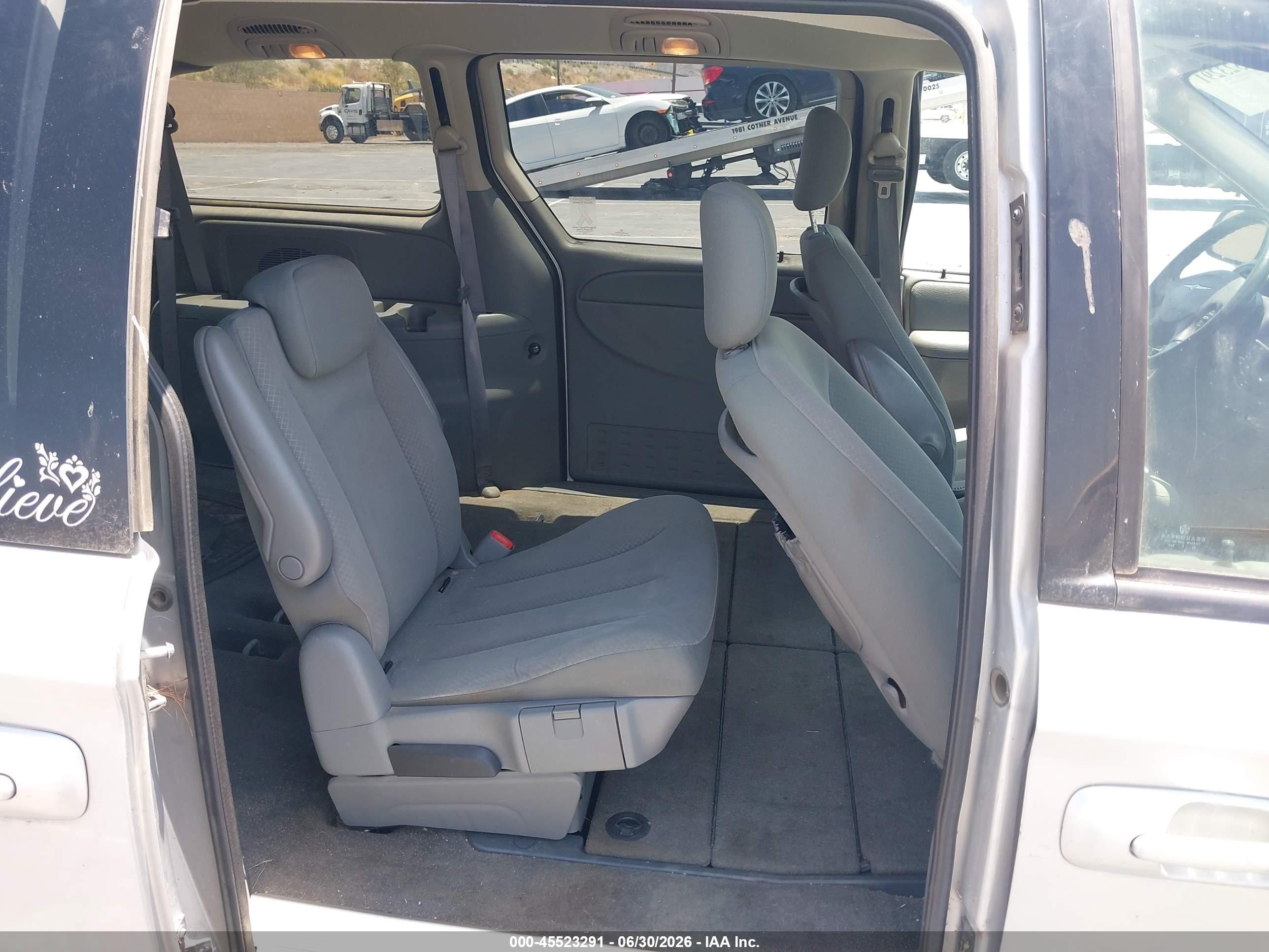 2007 Chrysler Town & Country Touring Silver vin: 2A4GP54L17R350145