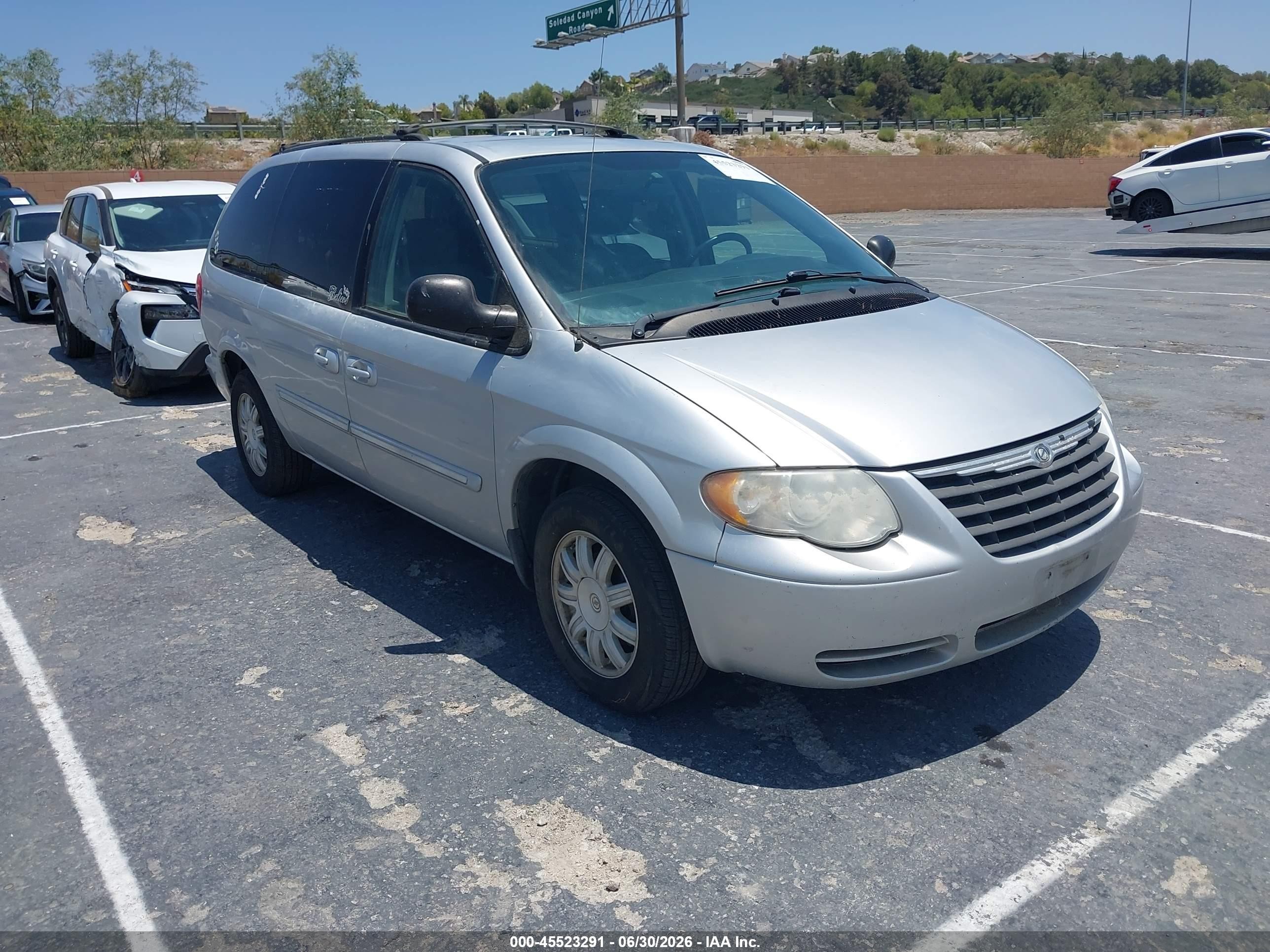 2007 Chrysler Town & Country Touring Серебряный vin: 2A4GP54L17R350145