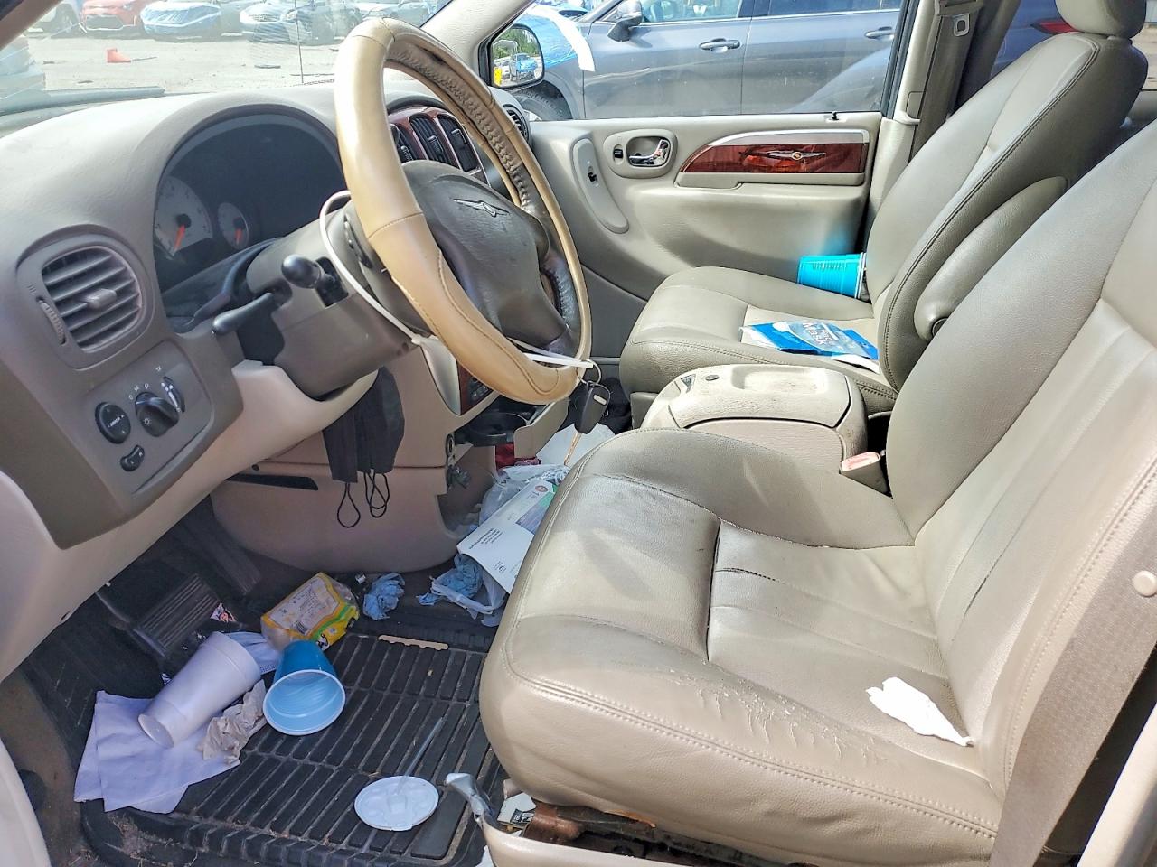 2006 Chrysler Town & Country Touring Beige vin: 2A4GP54L26R698325