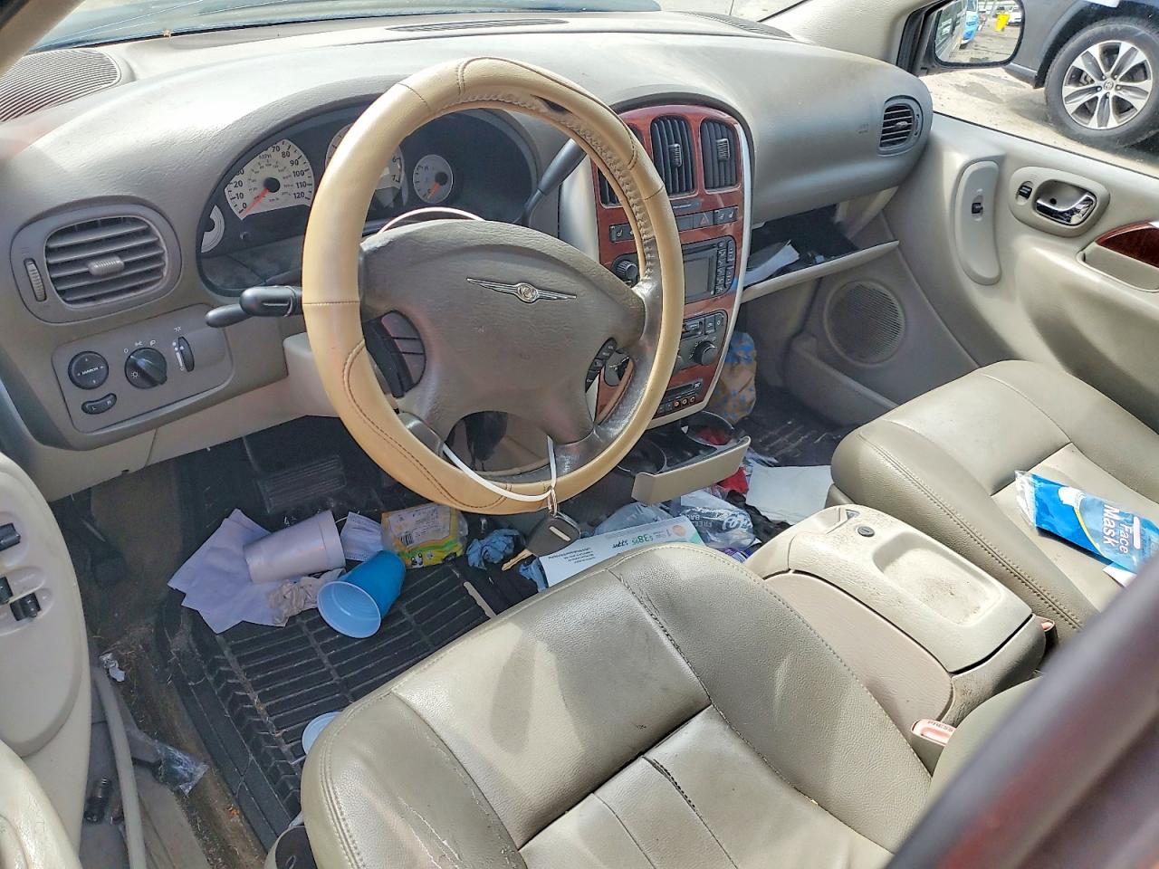 2006 Chrysler Town & Country Touring Beige vin: 2A4GP54L26R698325