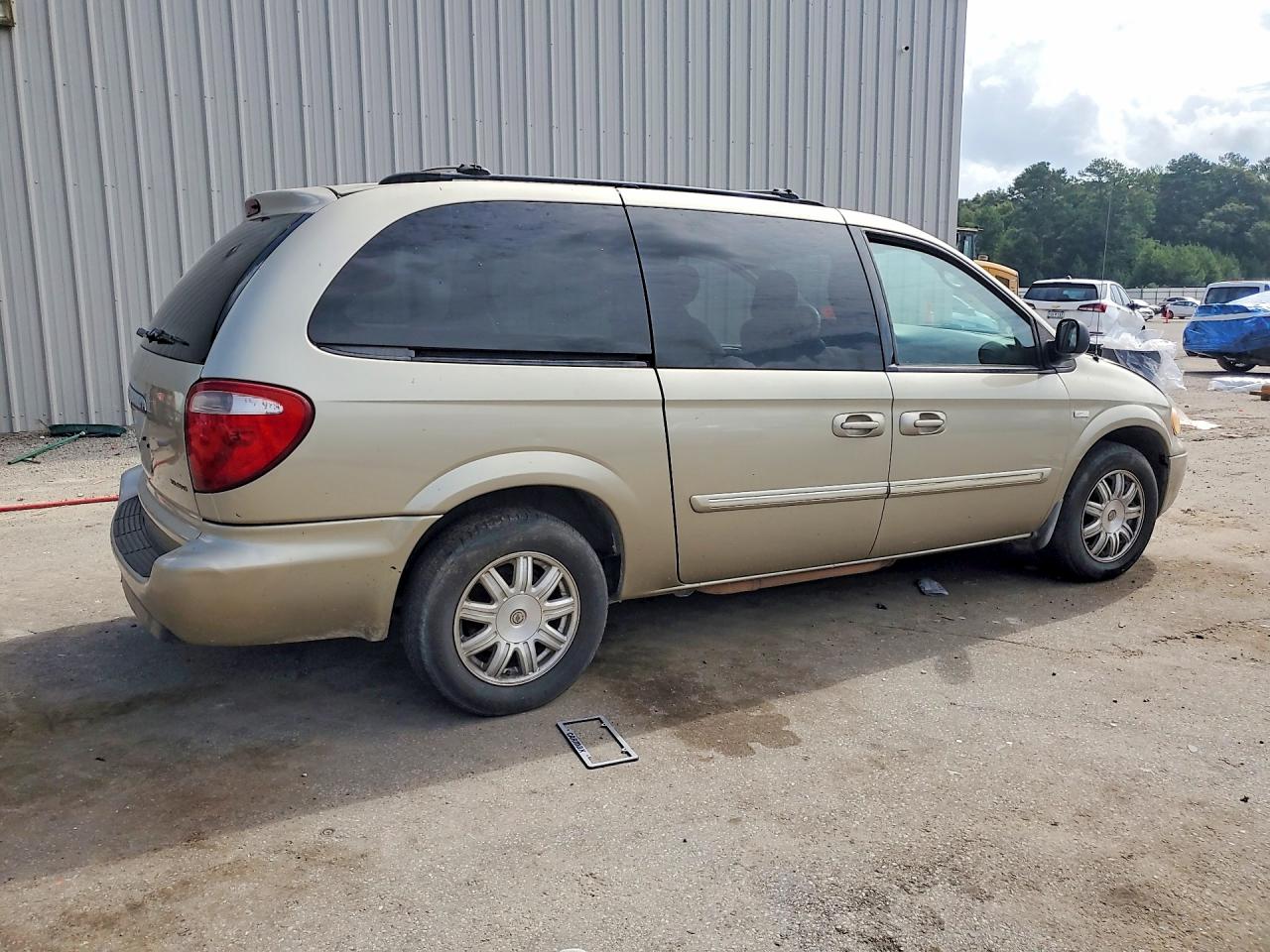 2006 Chrysler Town & Country Touring Beige vin: 2A4GP54L26R698325