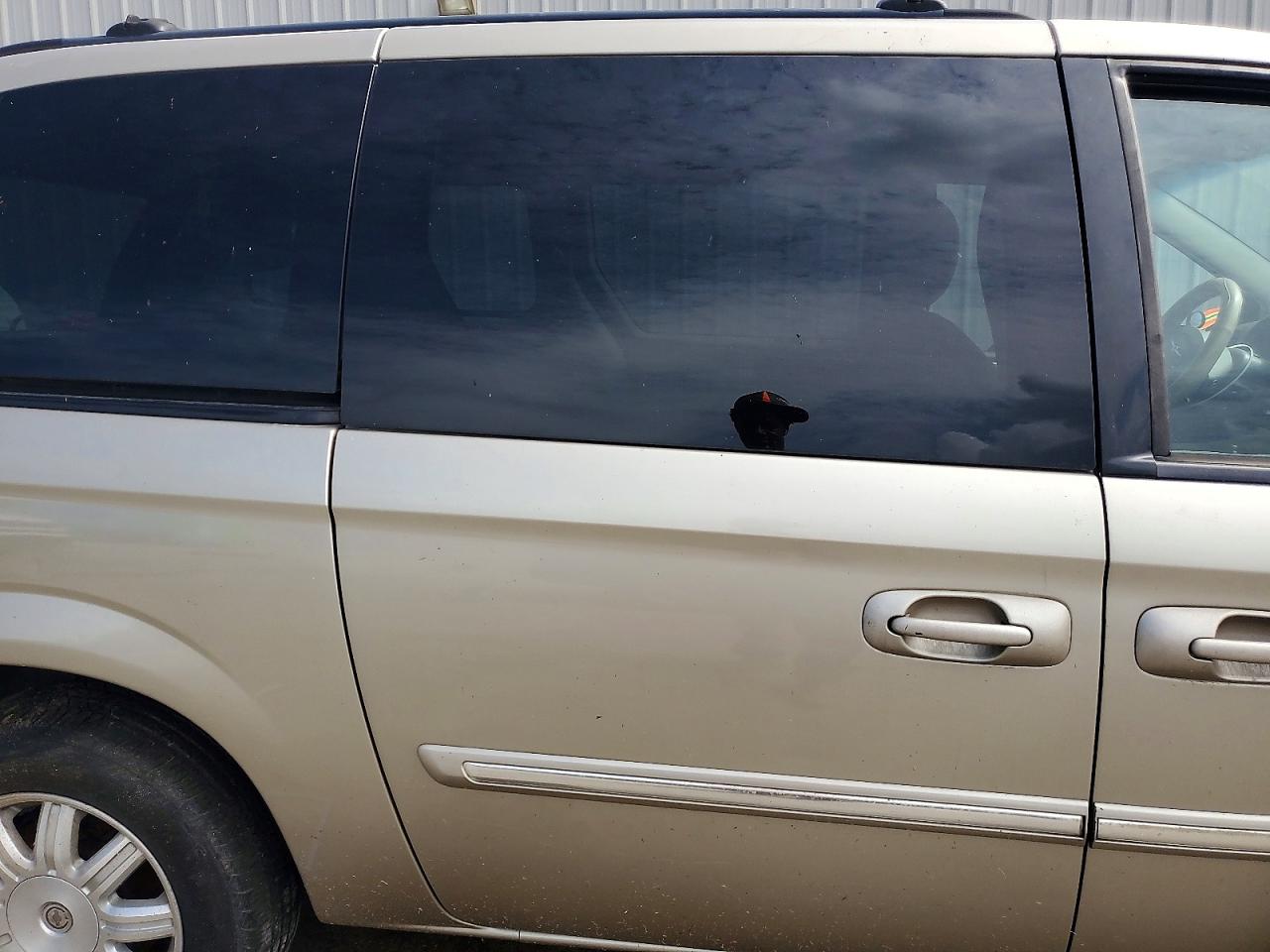 2006 Chrysler Town & Country Touring Beige vin: 2A4GP54L26R698325