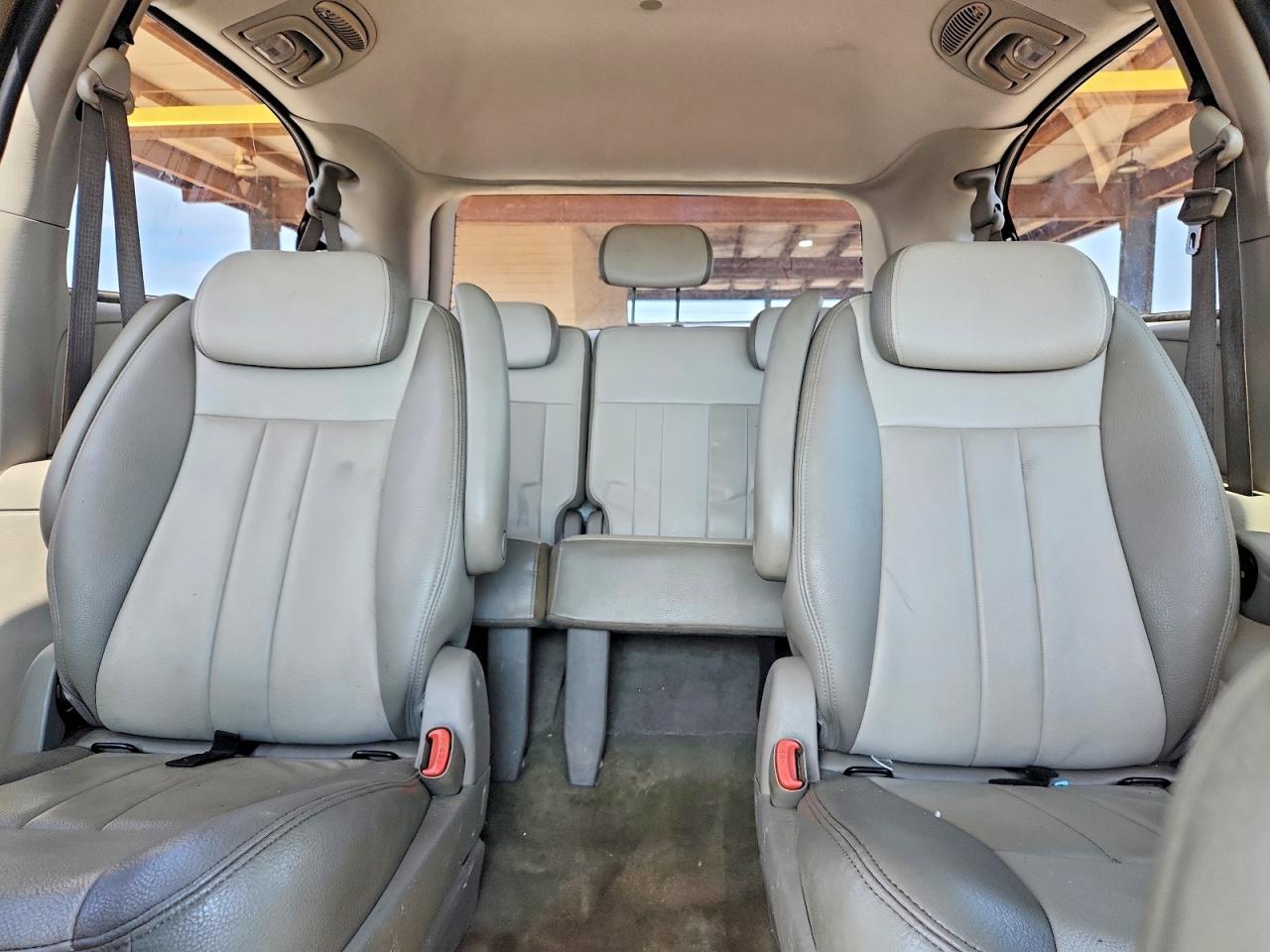 2006 Chrysler Town & Country Touring Gold vin: 2A4GP54L26R702342