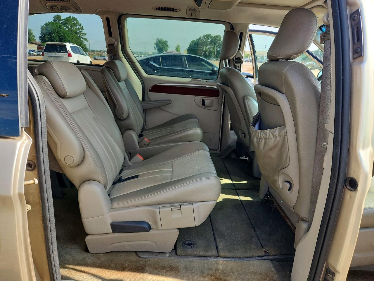 2006 Chrysler Town & Country Touring Gold vin: 2A4GP54L26R702342