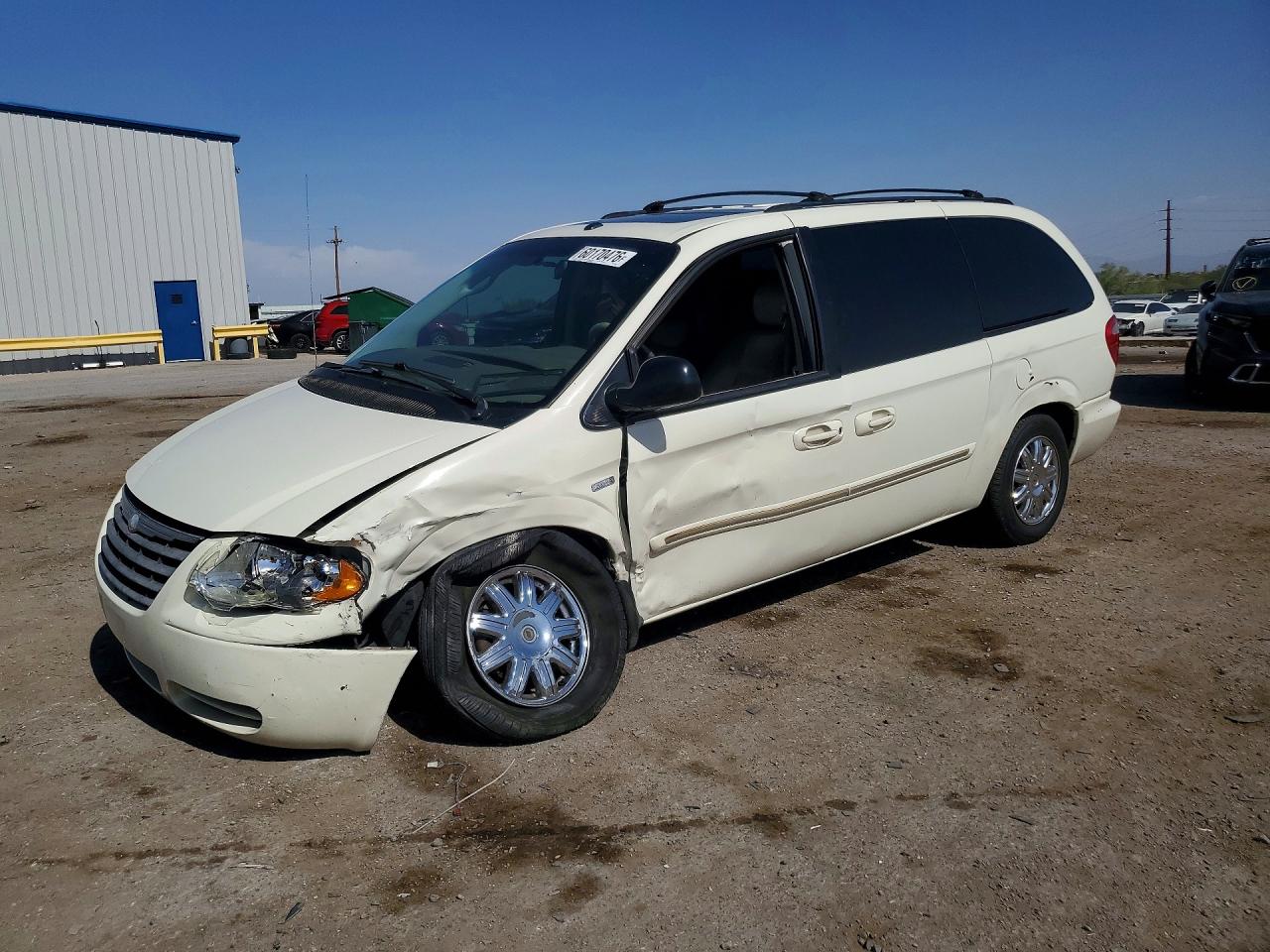 2007 Chrysler Town & Country Touring White vin: 2A4GP54L37R152988