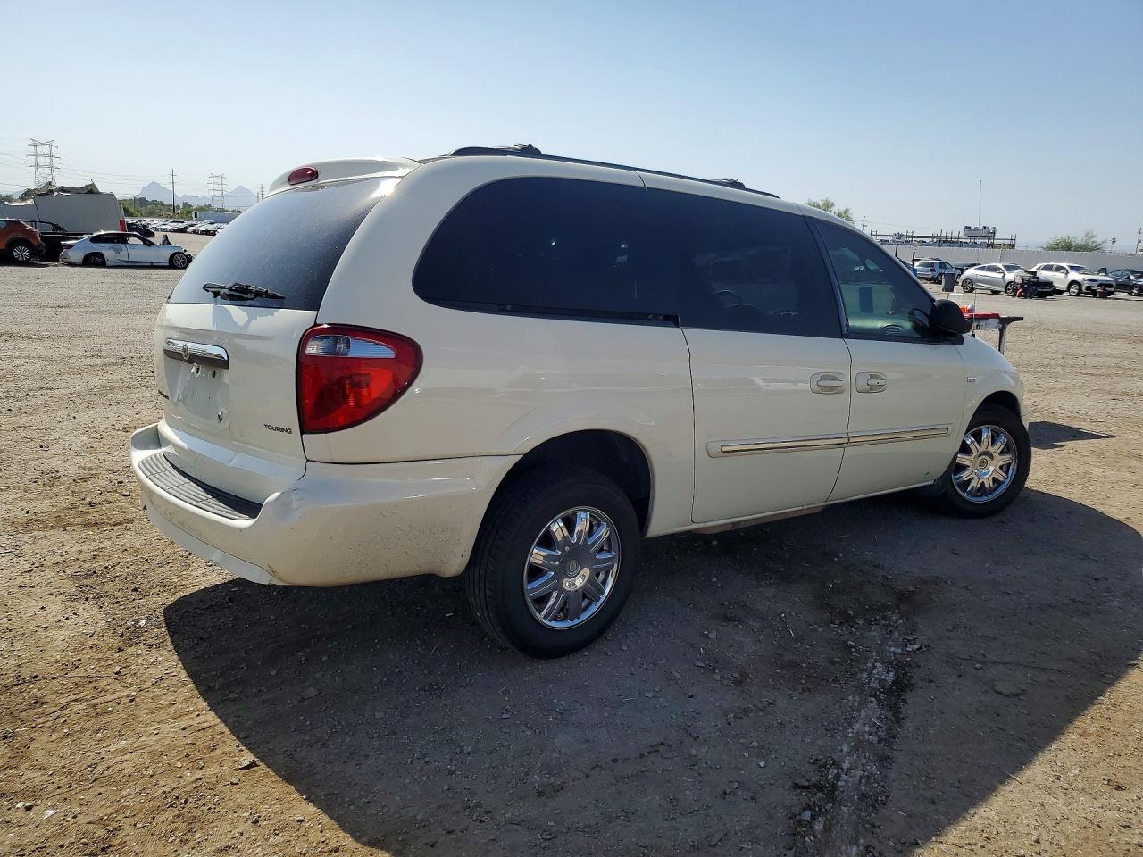 2007 Chrysler Town & Country Touring White vin: 2A4GP54L37R152988
