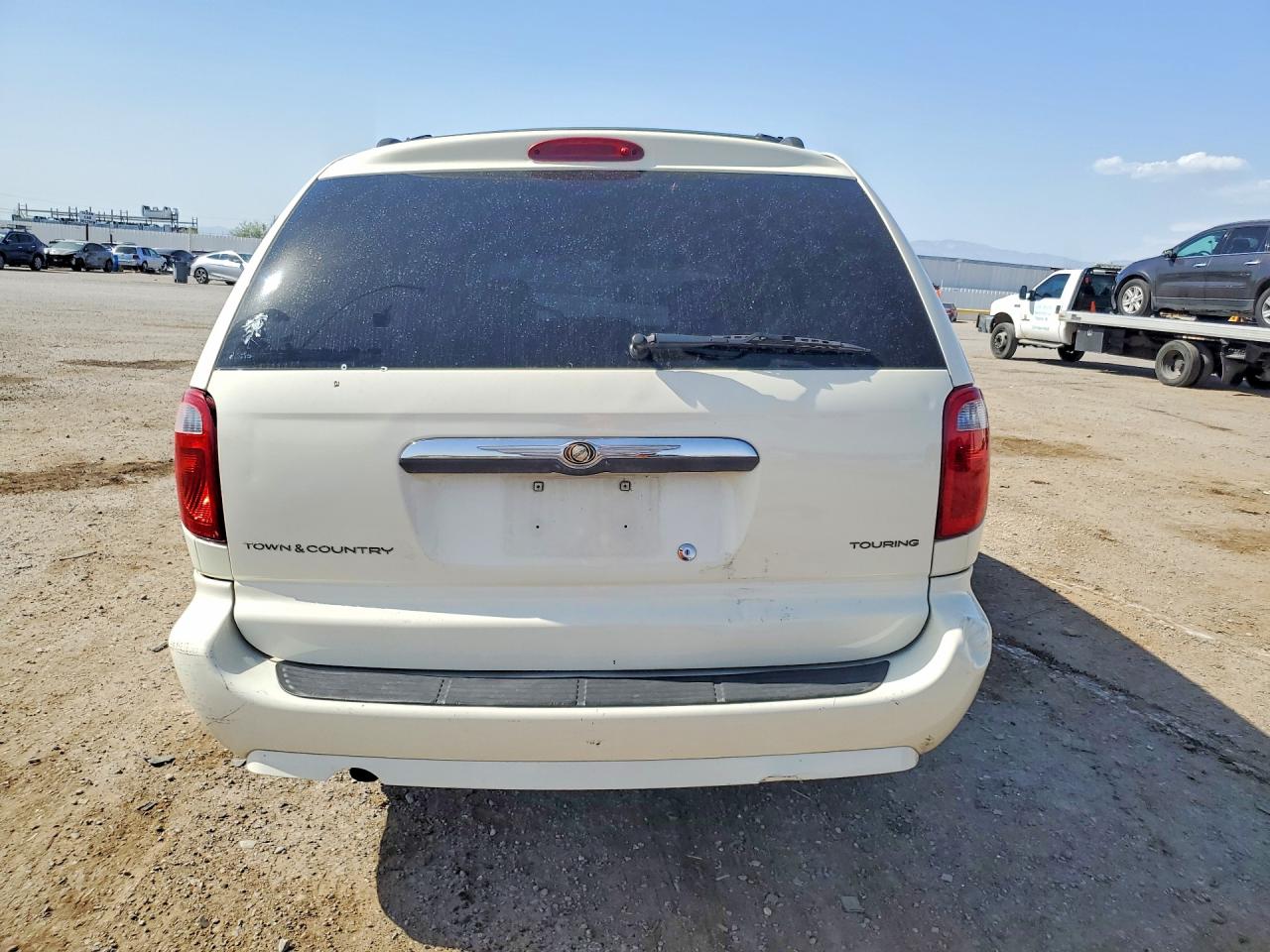 2007 Chrysler Town & Country Touring White vin: 2A4GP54L37R152988