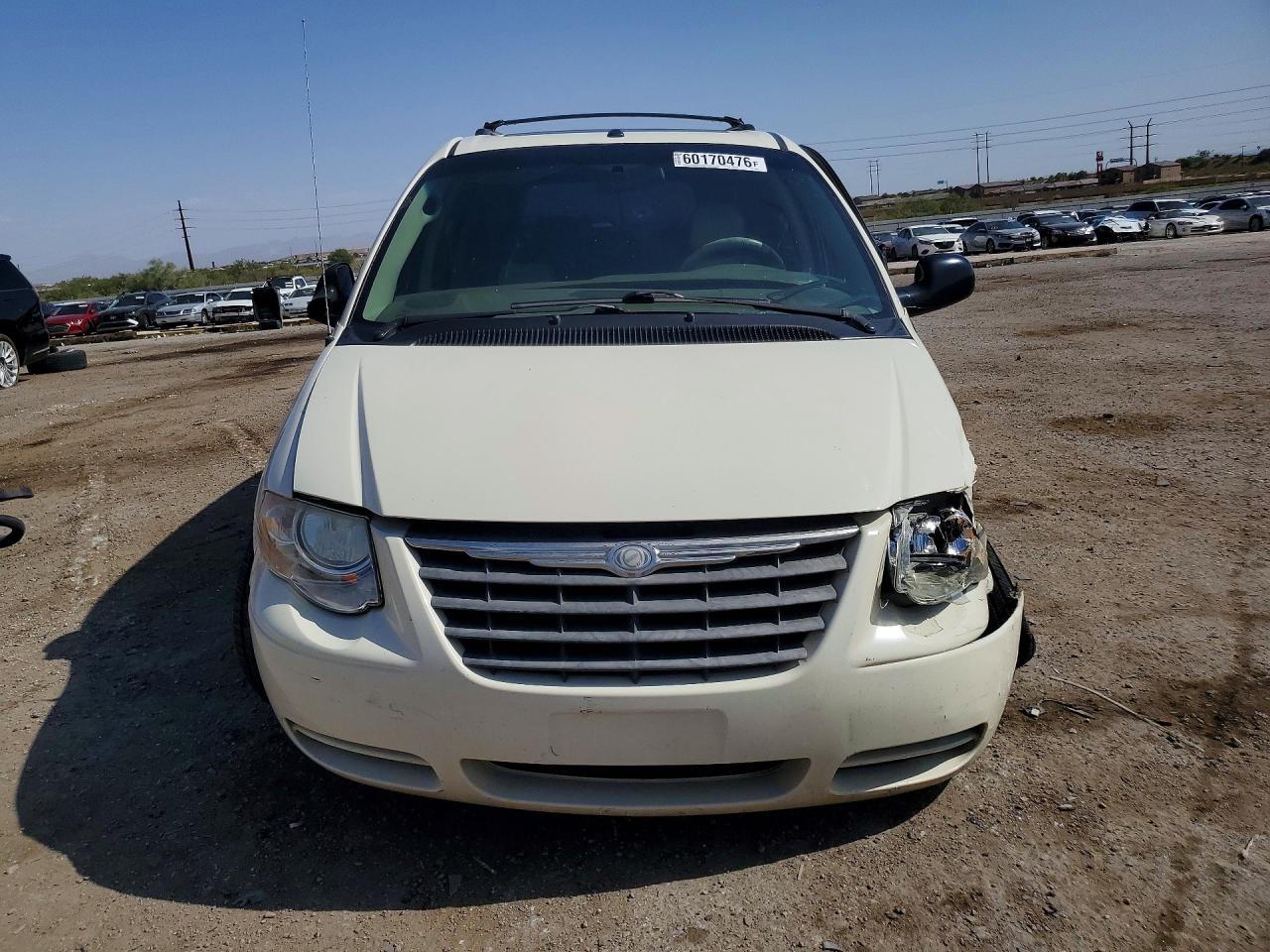2007 Chrysler Town & Country Touring White vin: 2A4GP54L37R152988