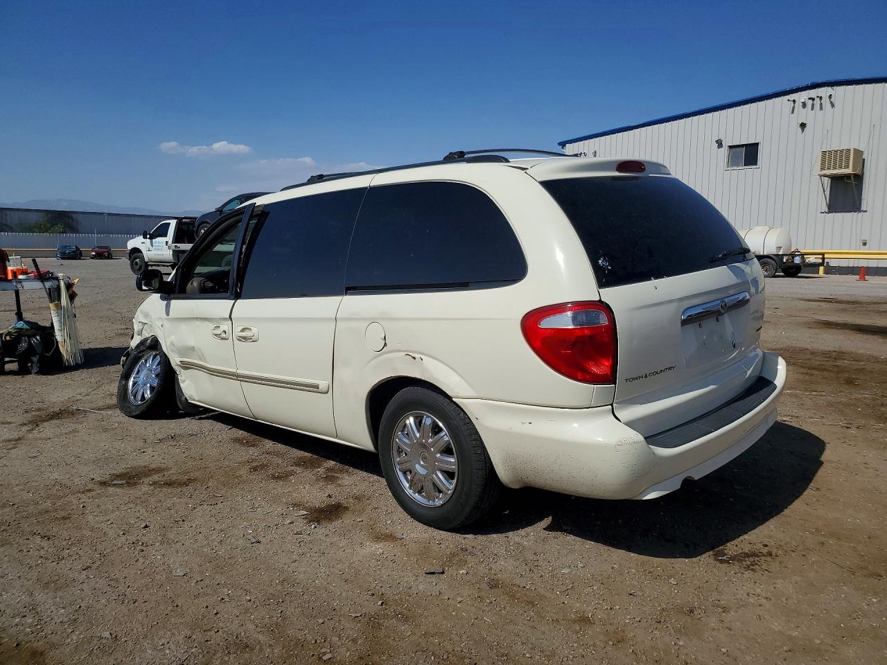 2007 Chrysler Town & Country Touring White vin: 2A4GP54L37R152988