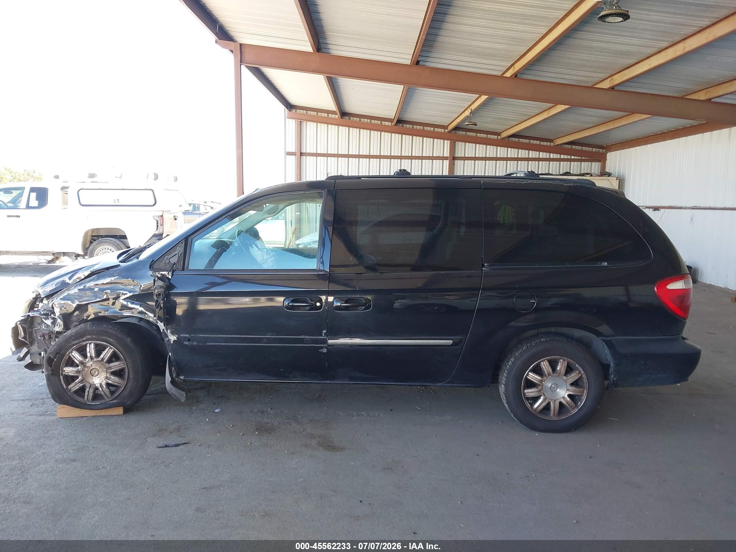 2006 Chrysler Town & Country Touring Black vin: 2A4GP54L46R655735
