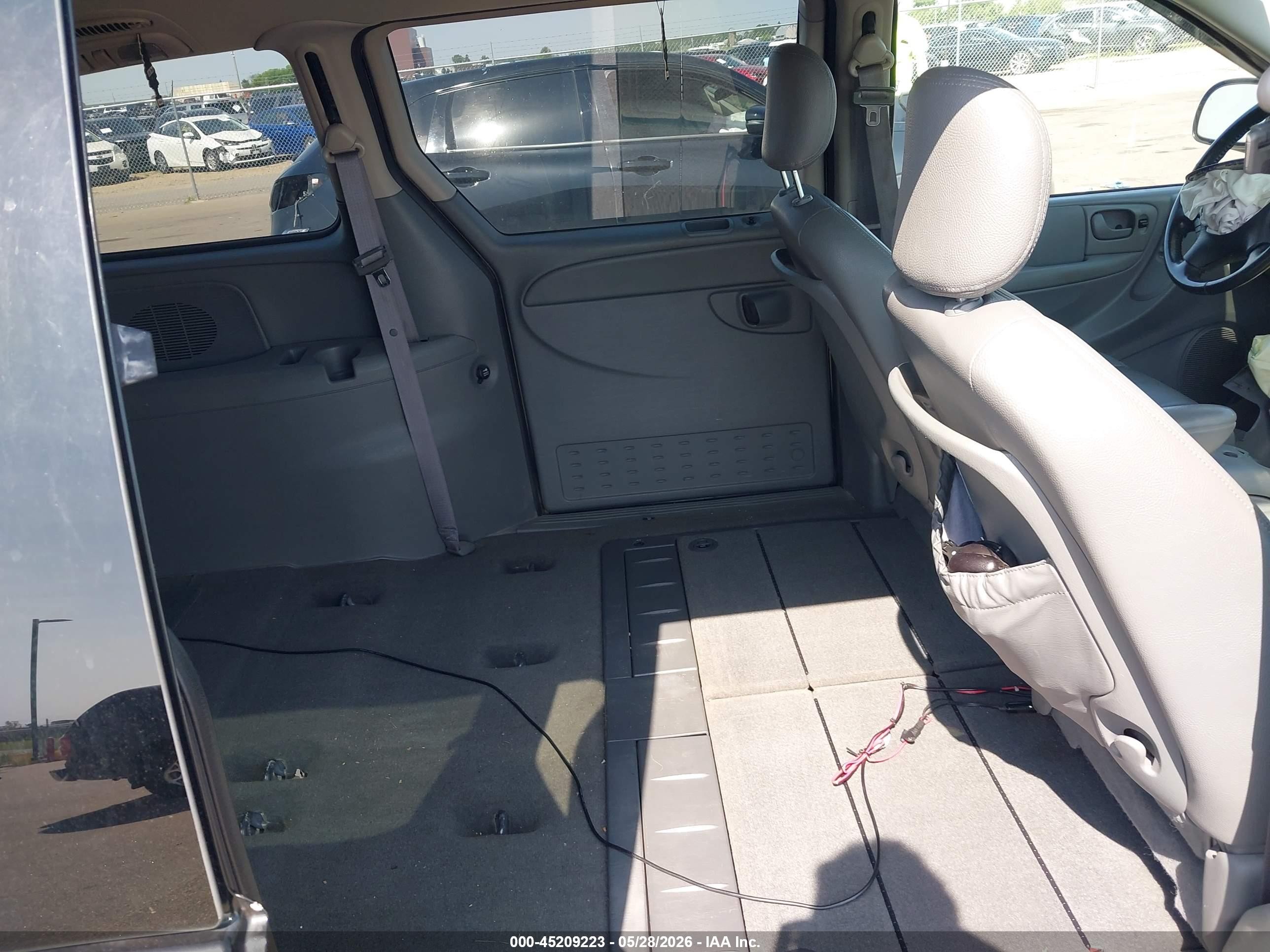 2006 Chrysler Town & Country Touring Black vin: 2A4GP54L46R874226