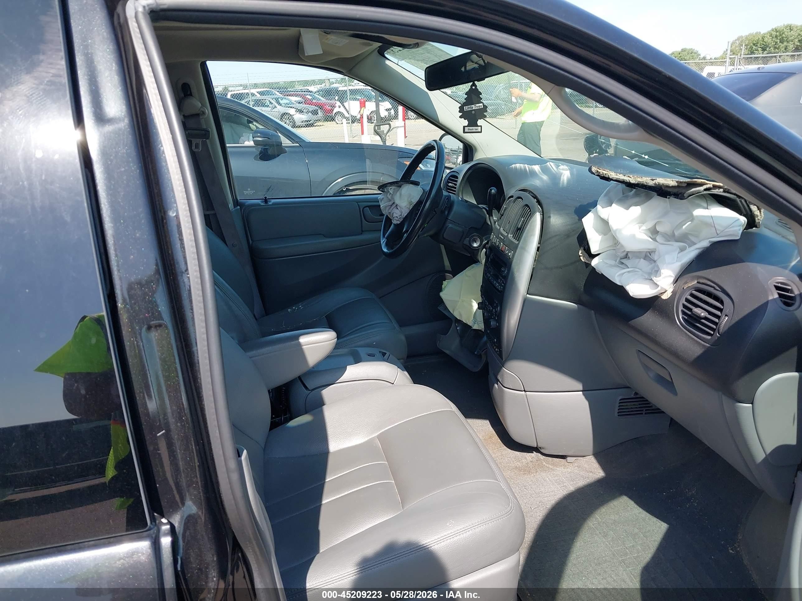 2006 Chrysler Town & Country Touring Black vin: 2A4GP54L46R874226