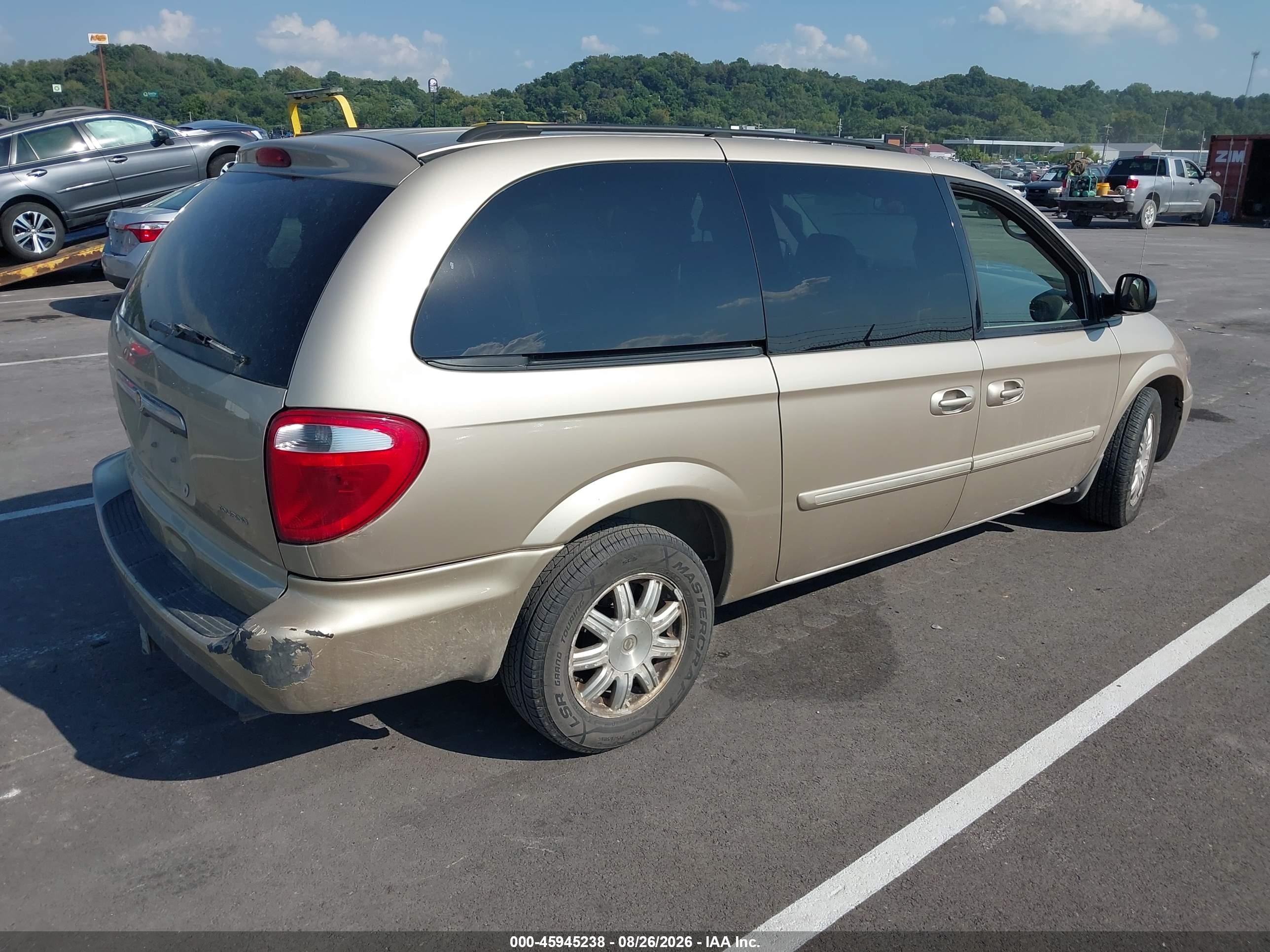 2006 Chrysler Town & Country Touring Gold vin: 2A4GP54L46R911274