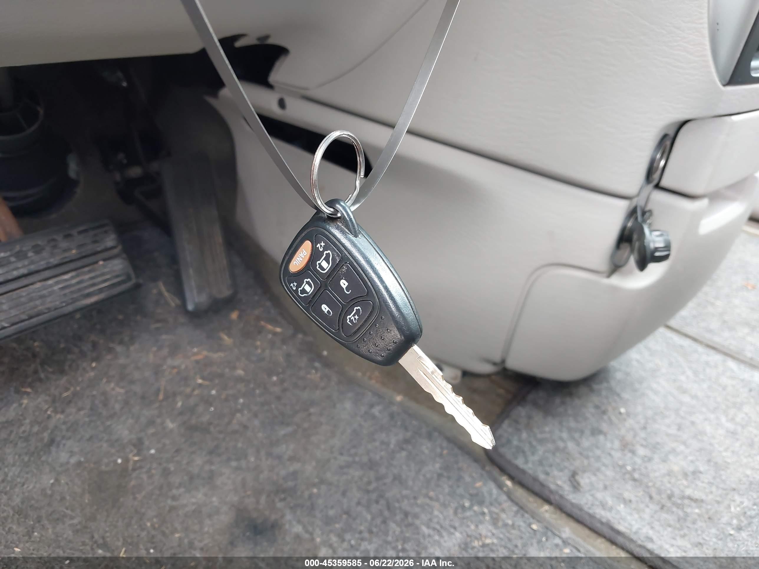 2006 Chrysler Town & Country Touring Белый vin: 2A4GP54L46R923165