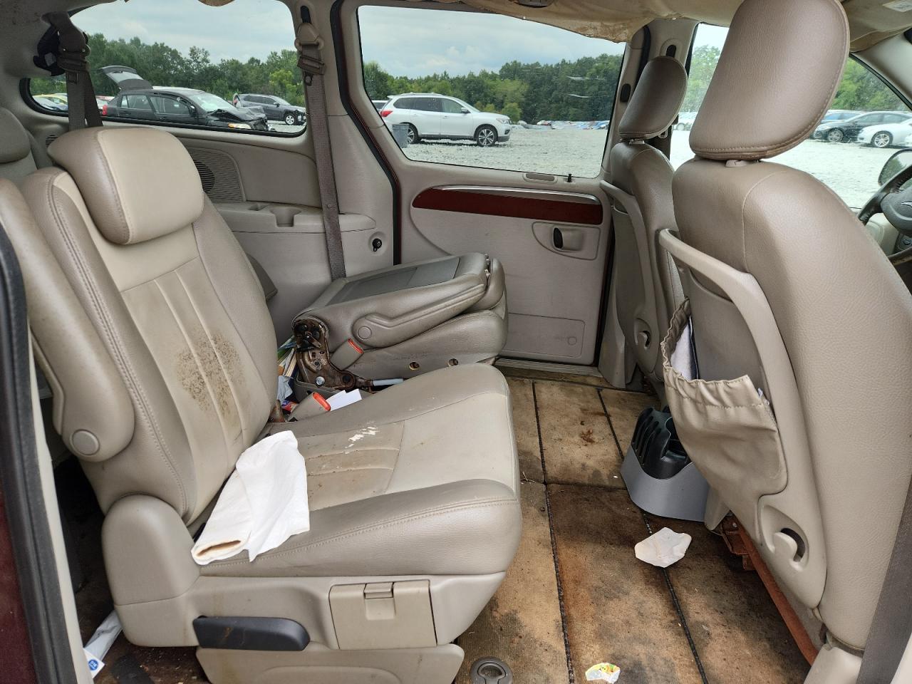 2007 Chrysler Town And C Brown vin: 2A4GP54L47R229920