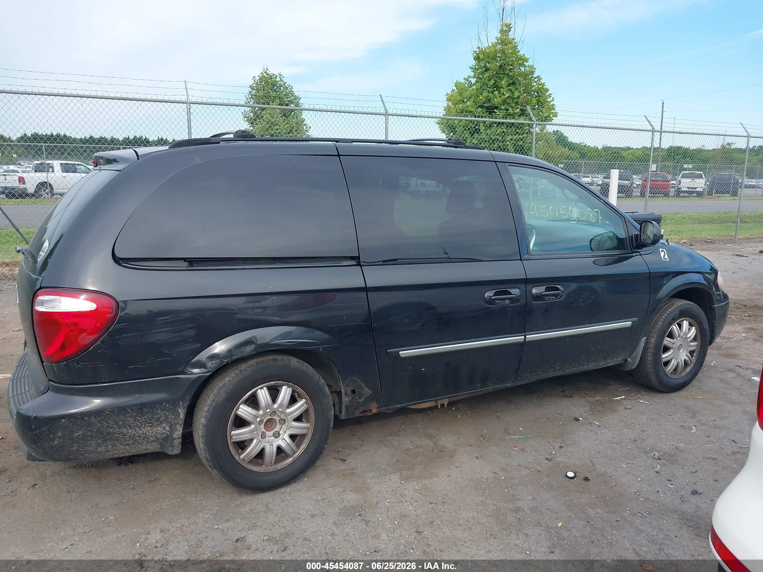 2007 Chrysler Town & Country Touring Black vin: 2A4GP54L47R242554