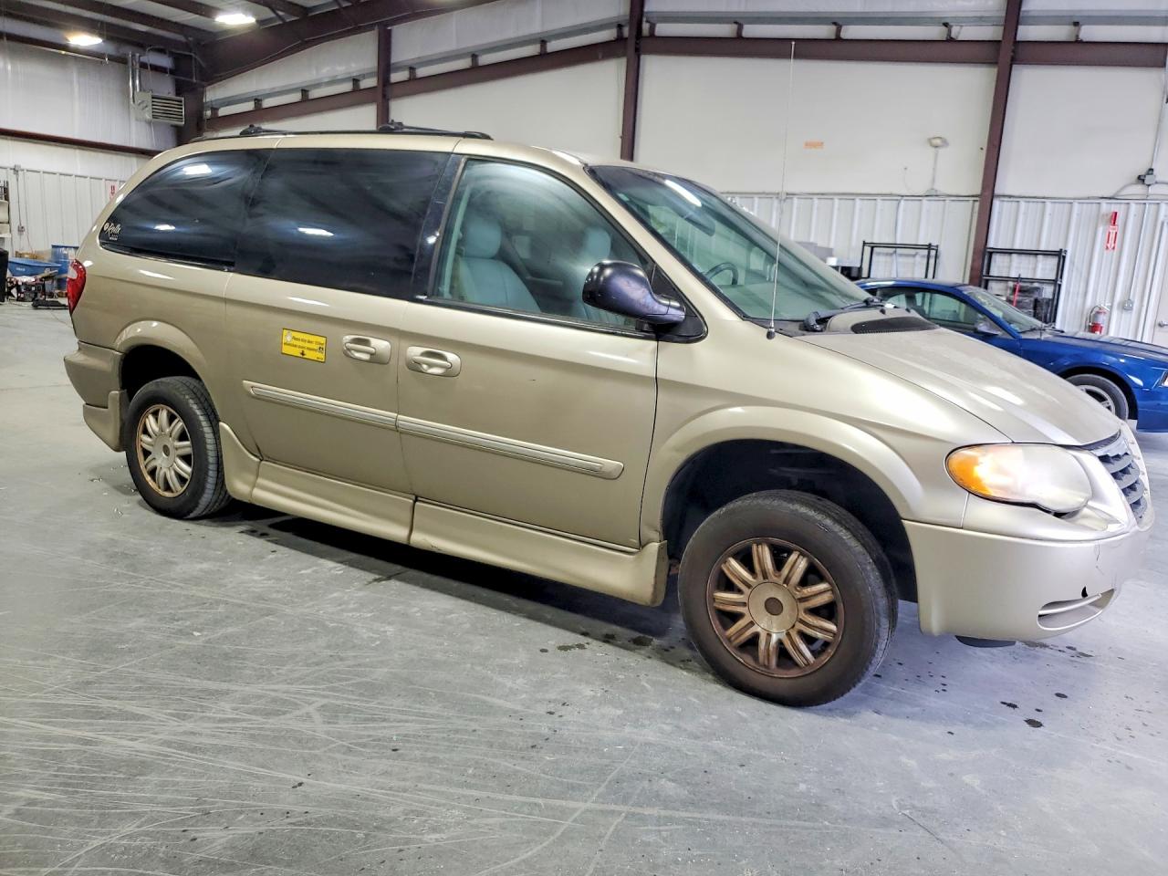 2006 Chrysler Town & Country Touring Beige vin: 2A4GP54L56R715862