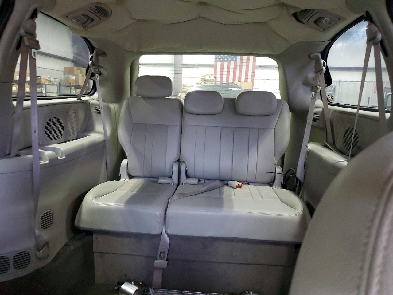 2006 Chrysler Town & Country Touring Beige vin: 2A4GP54L56R715862