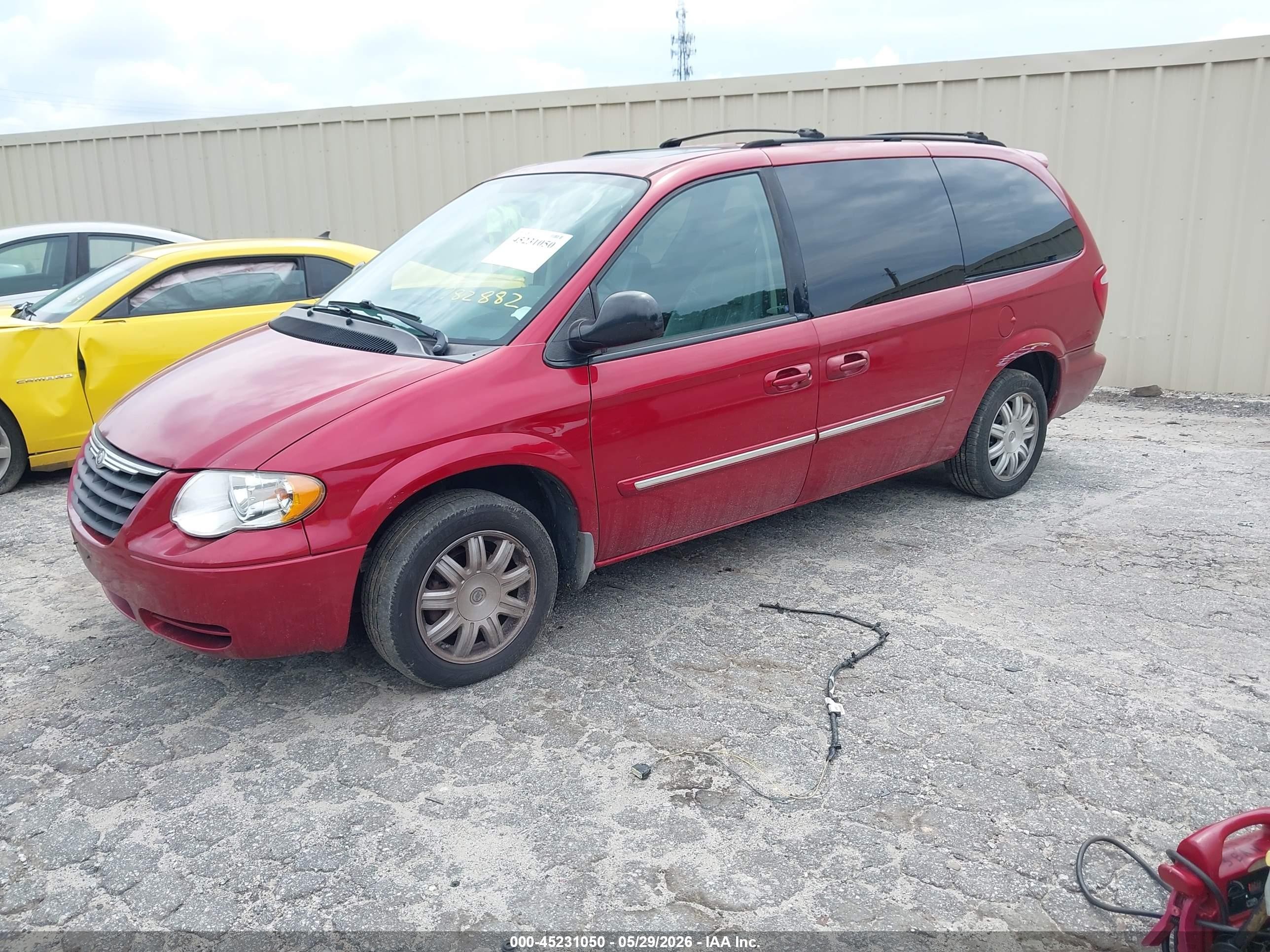 2006 Chrysler Town & Country Touring Red vin: 2A4GP54L56R782882