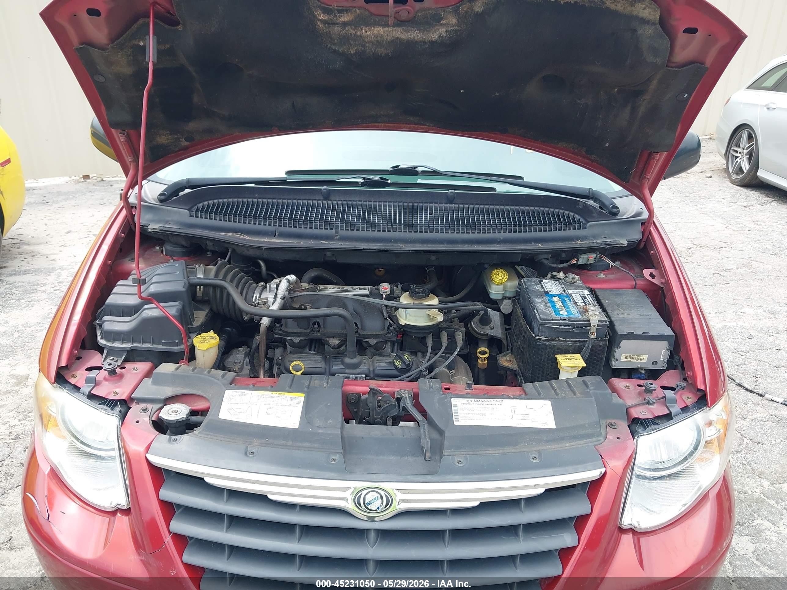 2006 Chrysler Town & Country Touring Red vin: 2A4GP54L56R782882