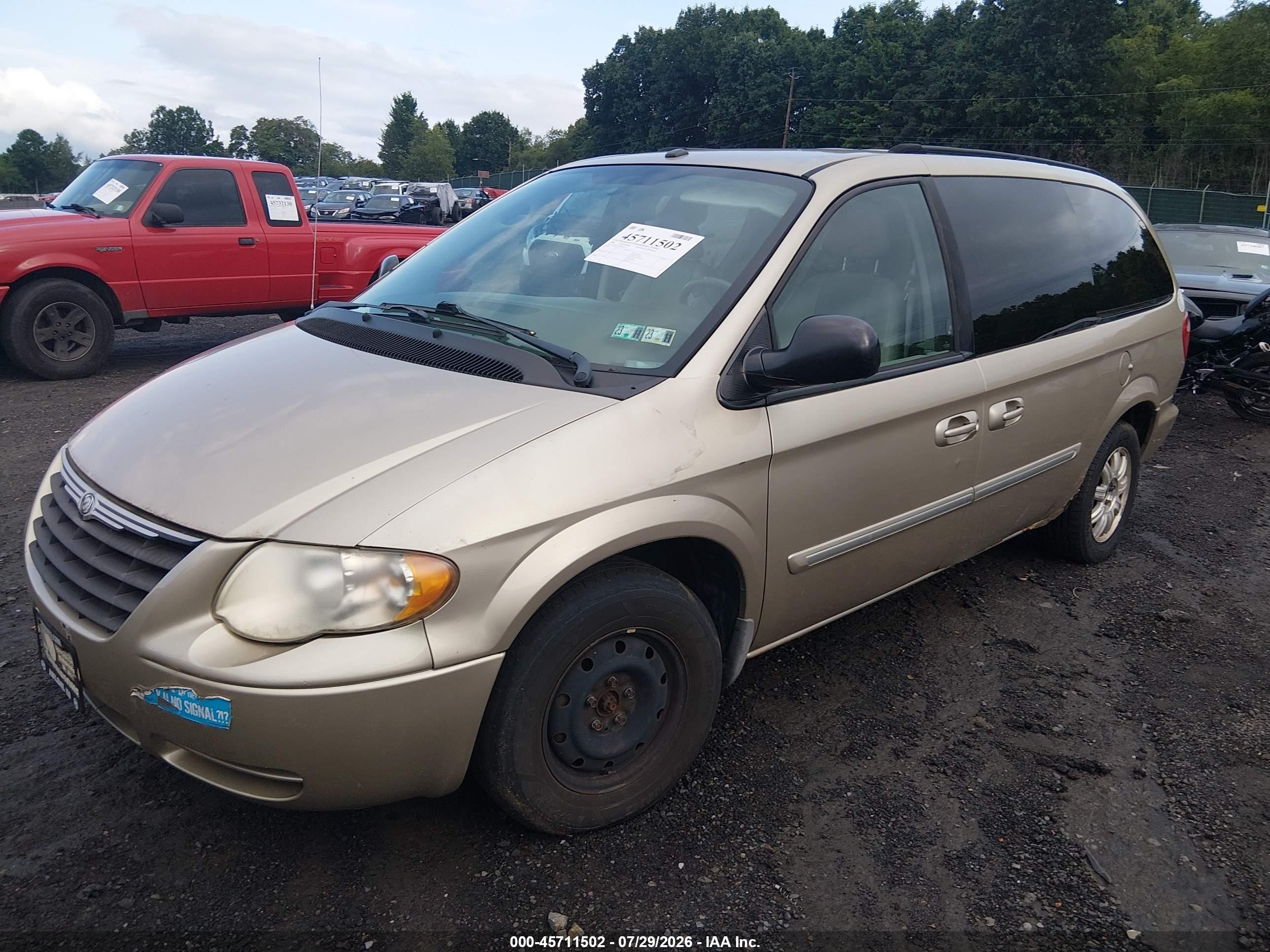 2006 Chrysler Town & Country Touring Gold vin: 2A4GP54L56R886935