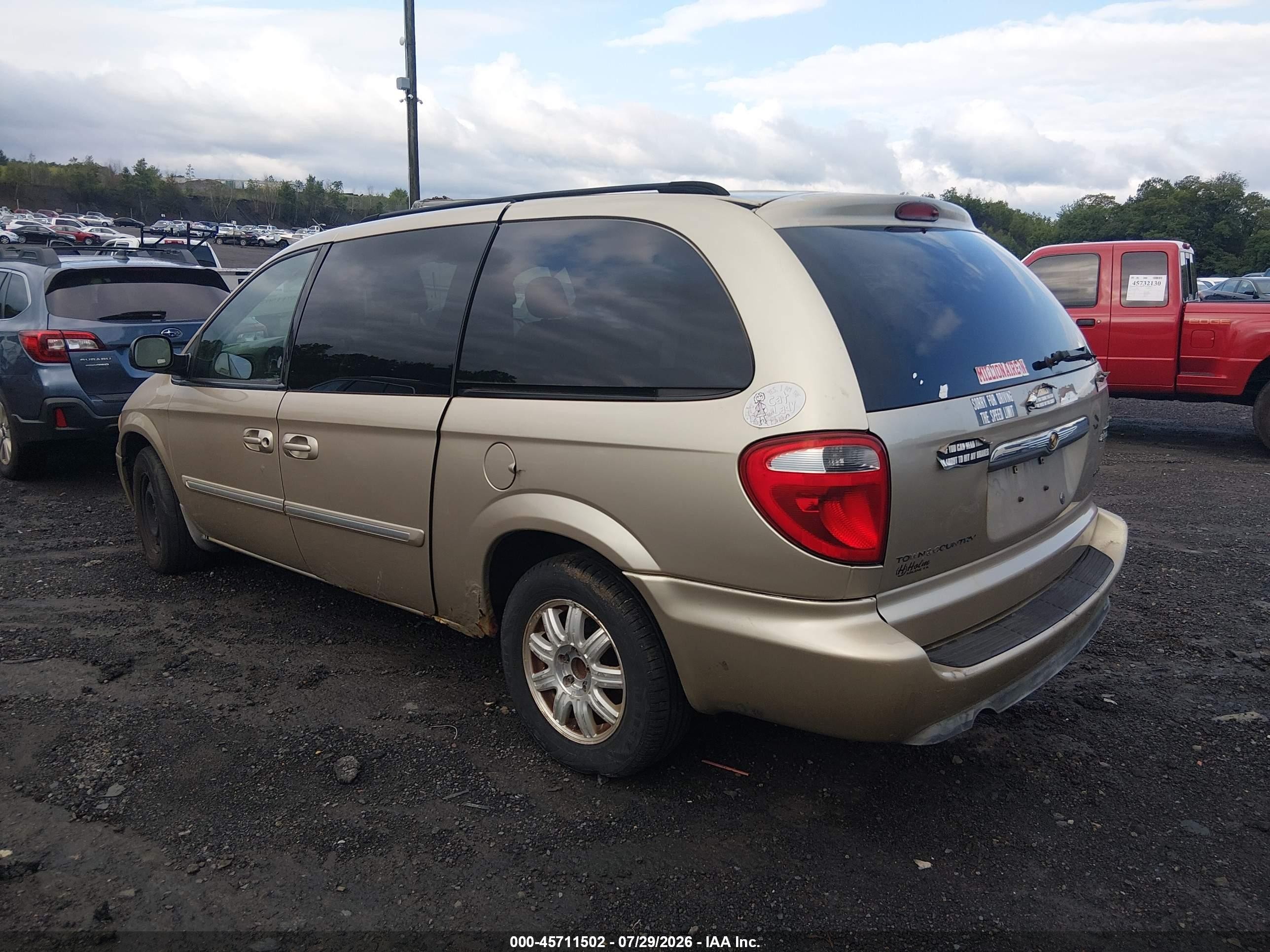 2006 Chrysler Town & Country Touring Gold vin: 2A4GP54L56R886935