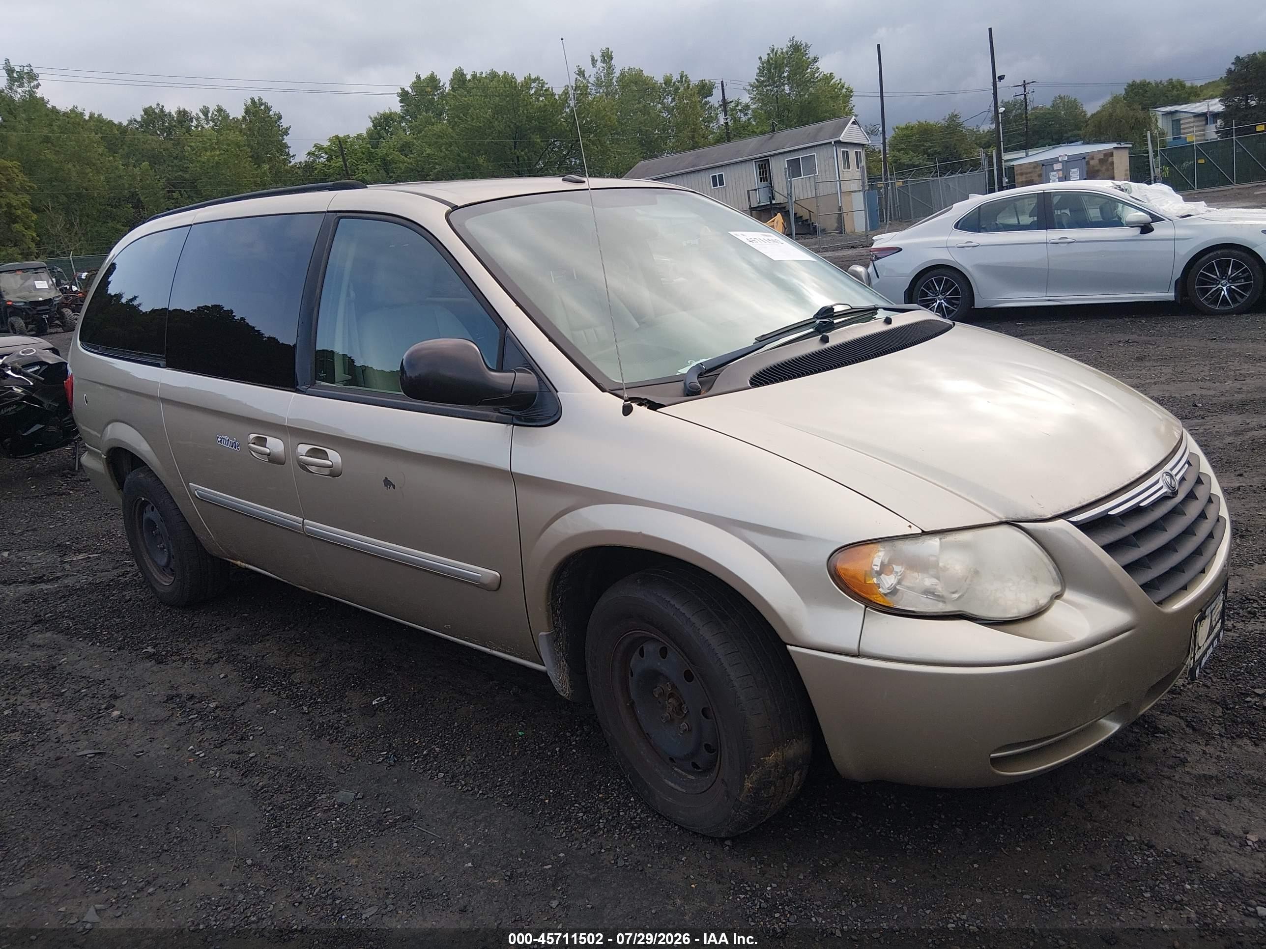 2006 Chrysler Town & Country Touring Gold vin: 2A4GP54L56R886935