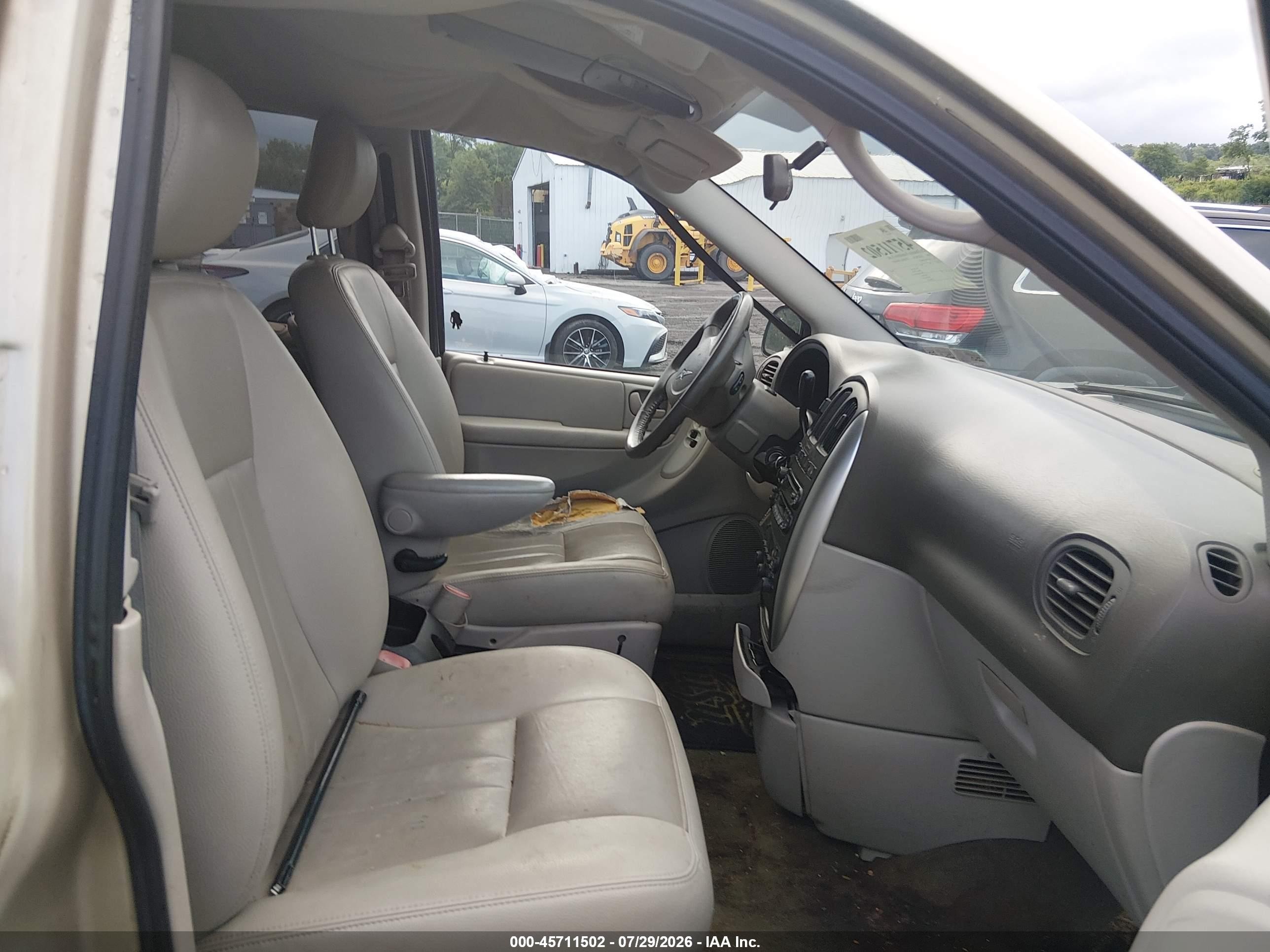 2006 Chrysler Town & Country Touring Gold vin: 2A4GP54L56R886935