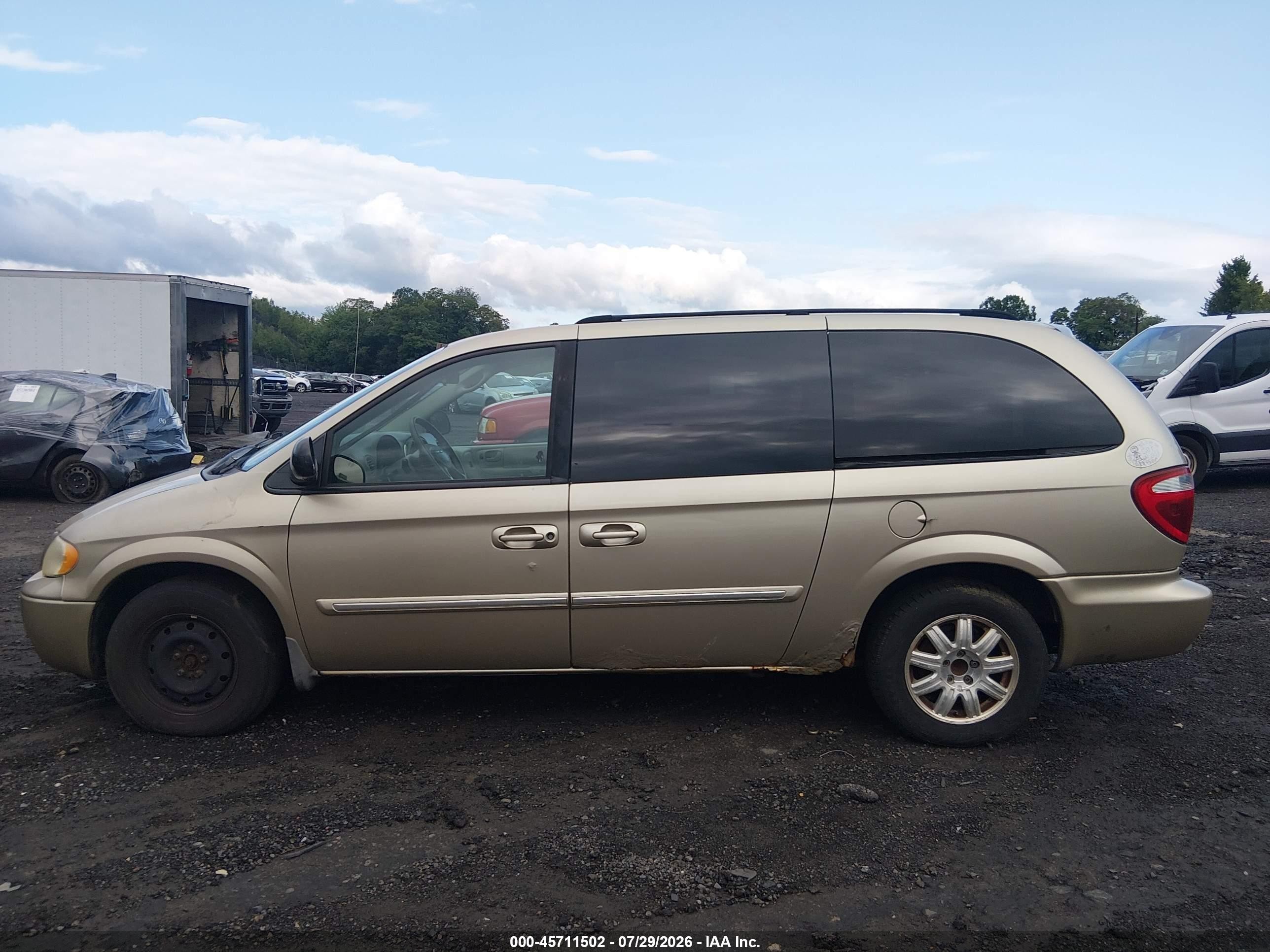 2006 Chrysler Town & Country Touring Gold vin: 2A4GP54L56R886935