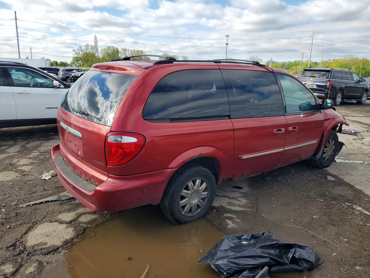 2007 Chrysler Town & Country Touring Red vin: 2A4GP54L67R134629