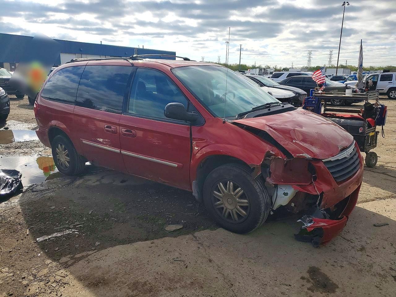 2007 Chrysler Town & Country Touring Red vin: 2A4GP54L67R134629