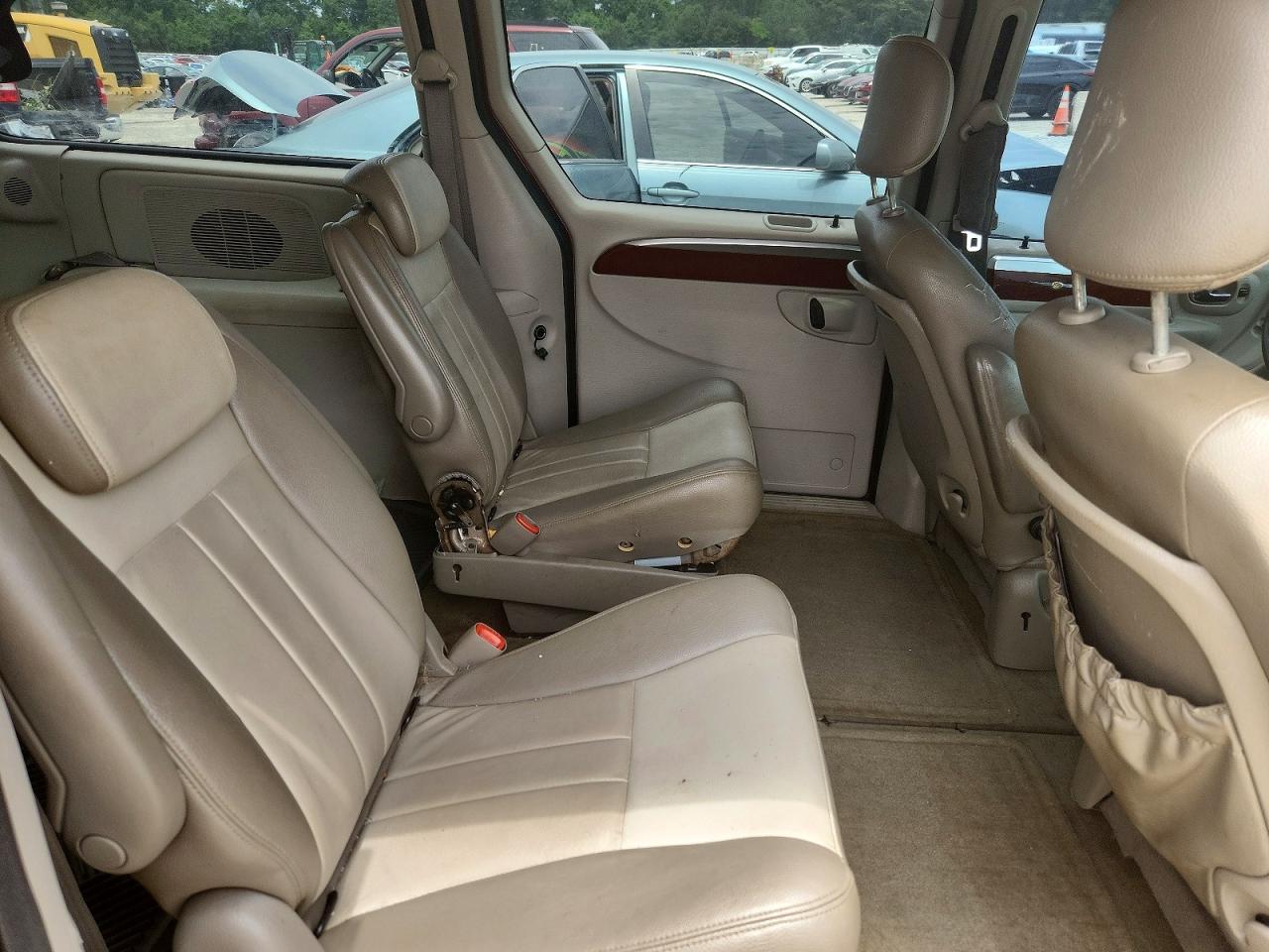2007 Chrysler Town & Country Touring Maroon vin: 2A4GP54L67R151317