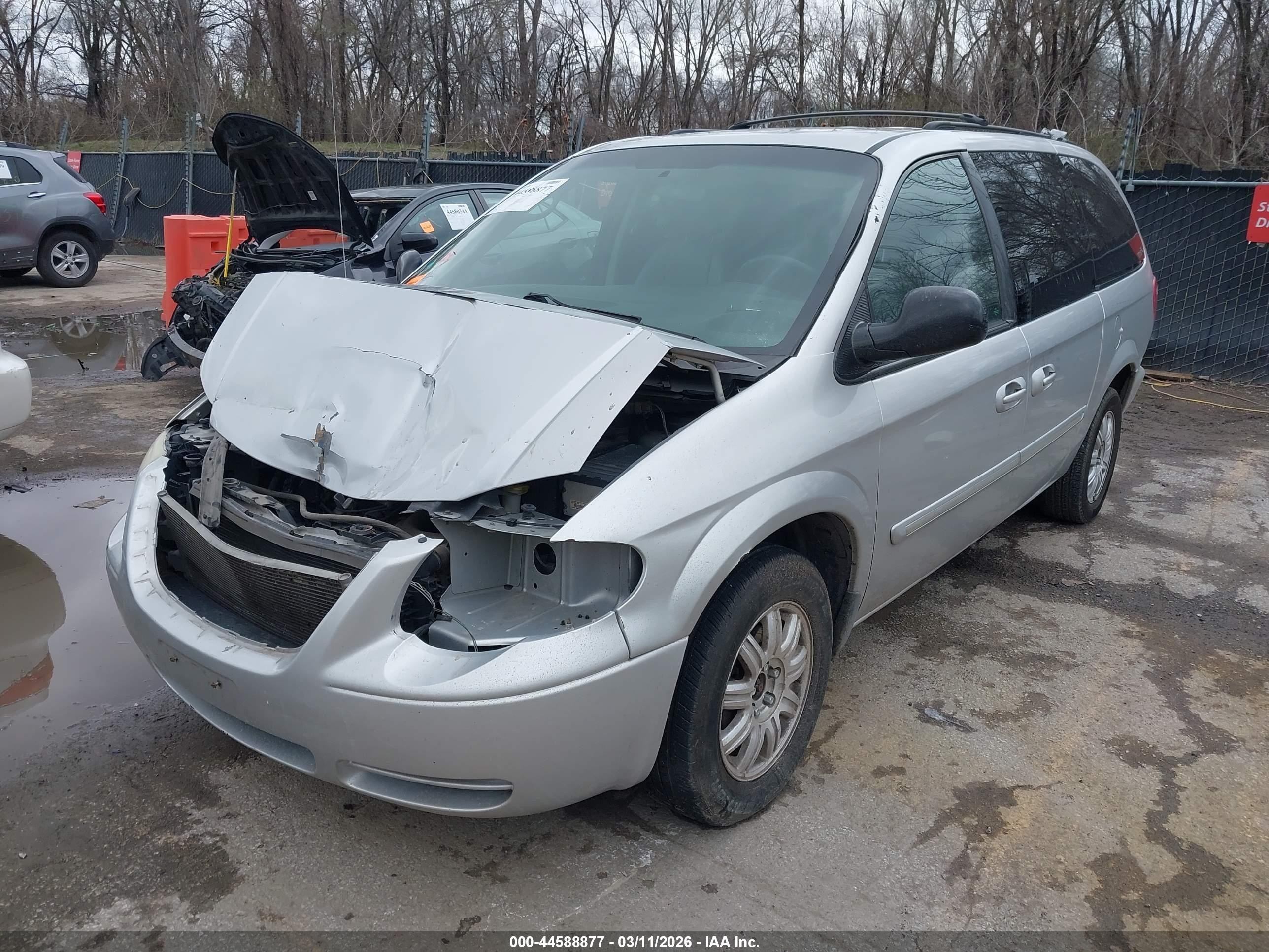 2007 Chrysler Town & Country Touring Silver vin: 2A4GP54L77R137264