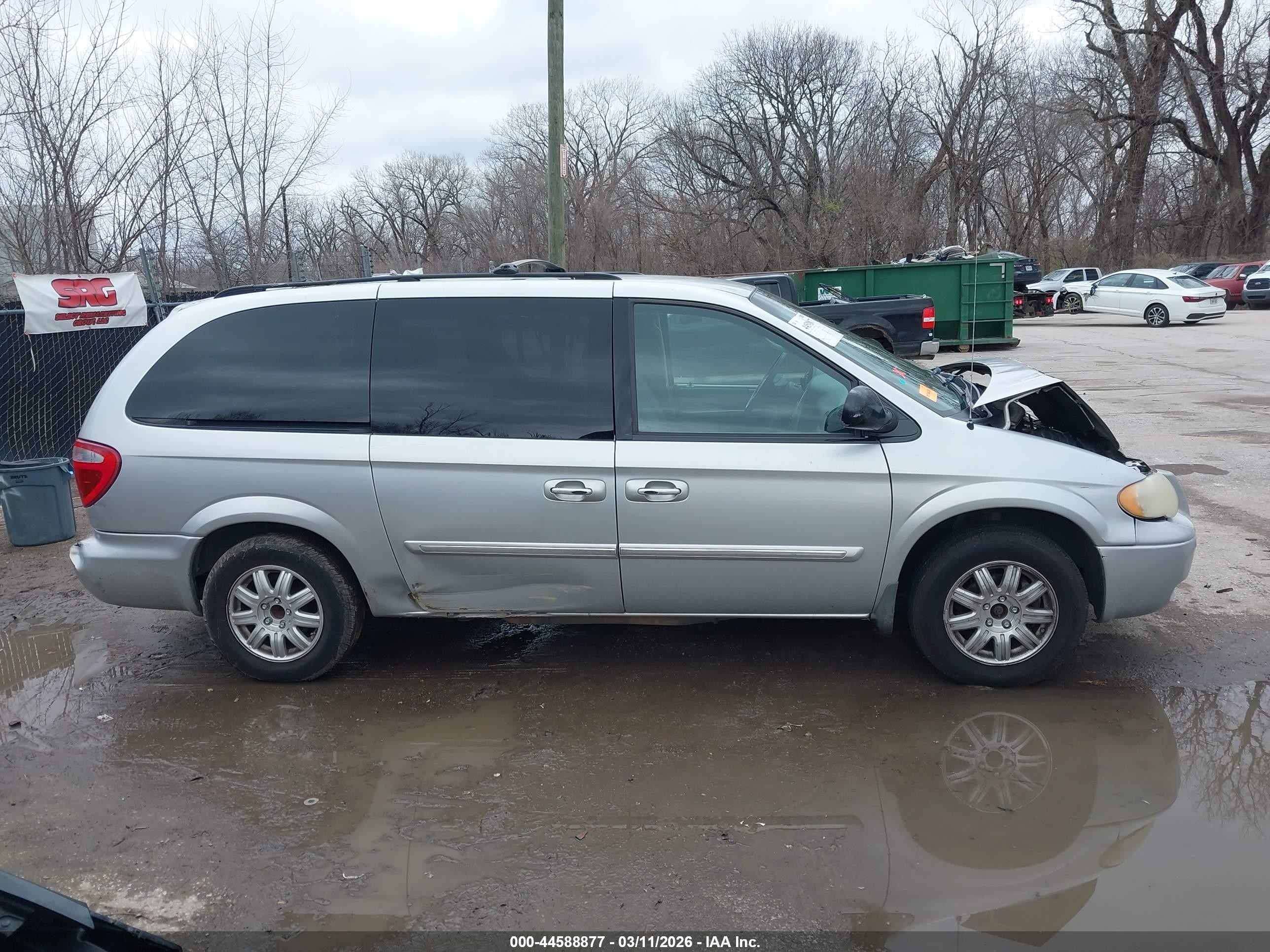 2007 Chrysler Town & Country Touring Silver vin: 2A4GP54L77R137264