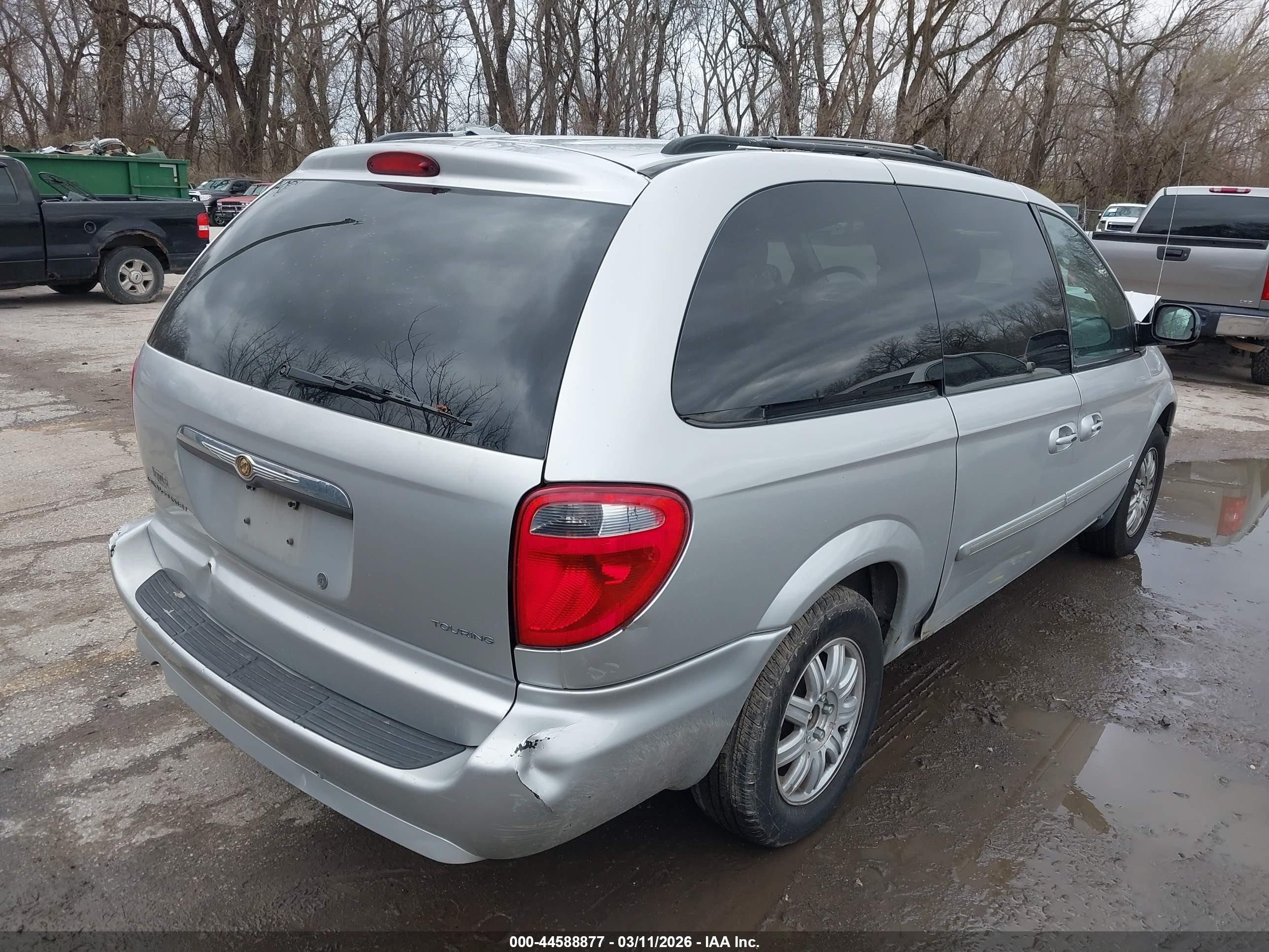 2007 Chrysler Town & Country Touring Silver vin: 2A4GP54L77R137264
