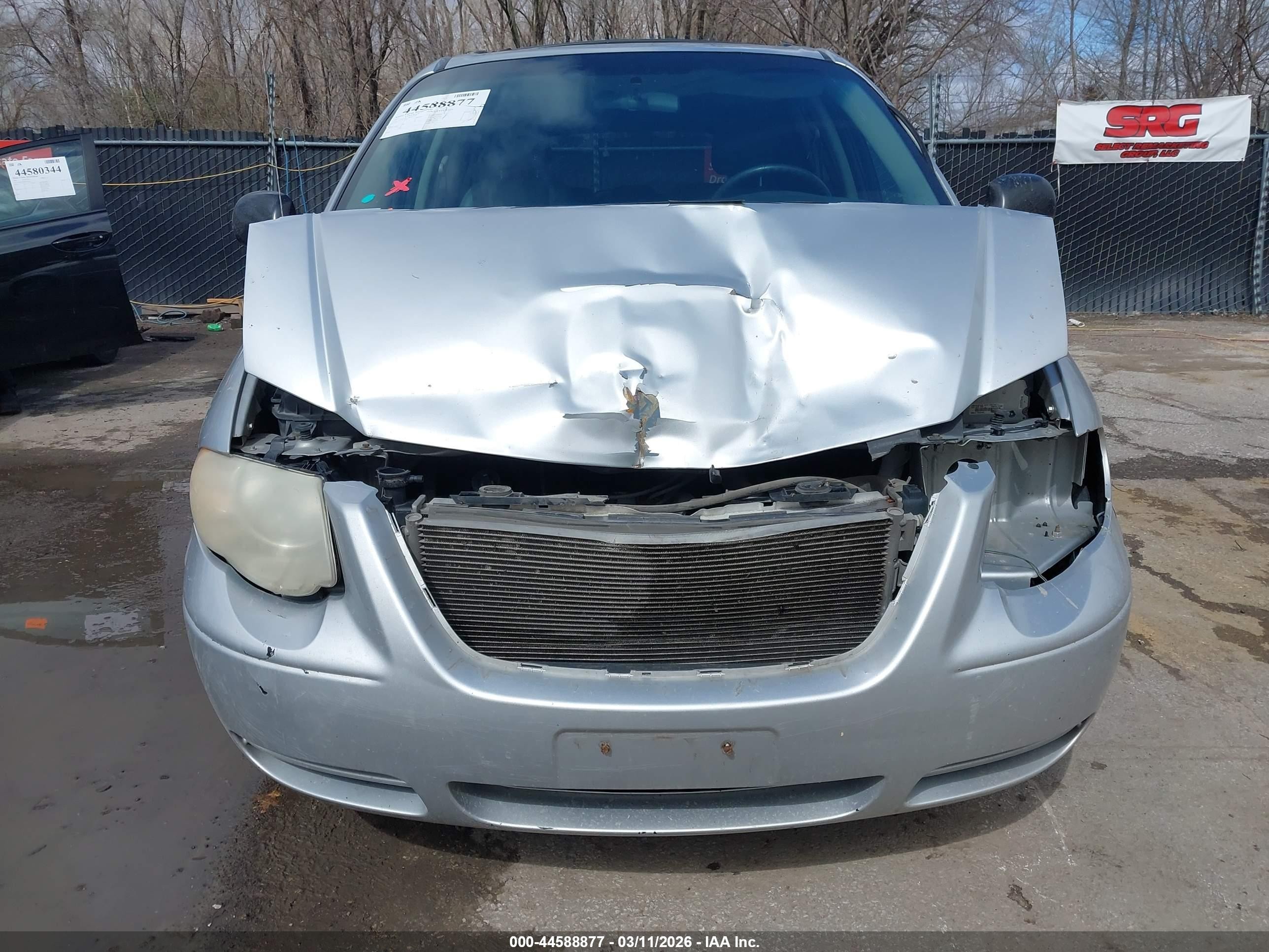 2007 Chrysler Town & Country Touring Silver vin: 2A4GP54L77R137264