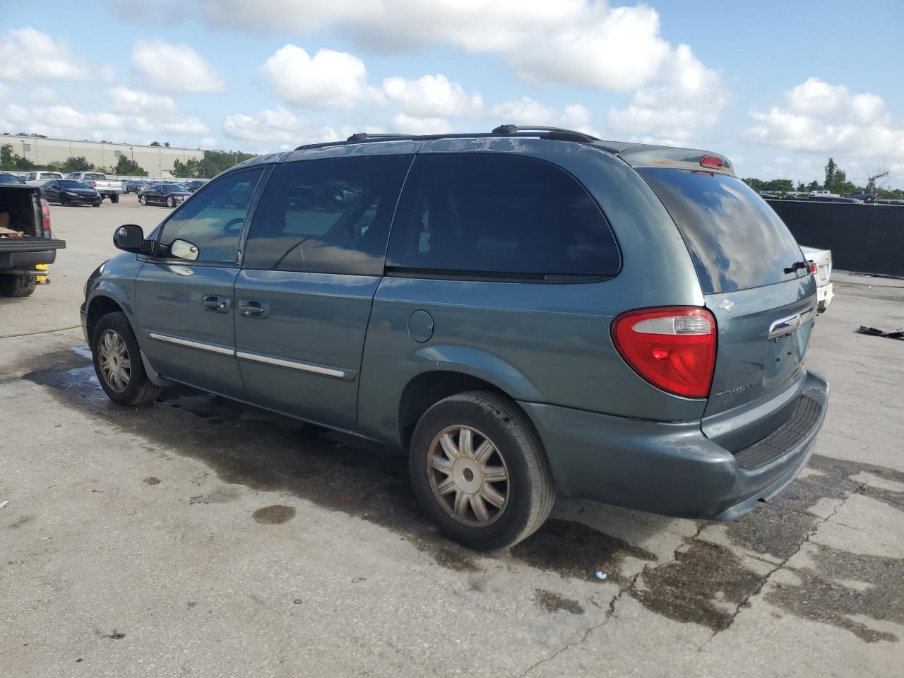 2007 Chrysler Town & Country Touring Green vin: 2A4GP54L77R184715