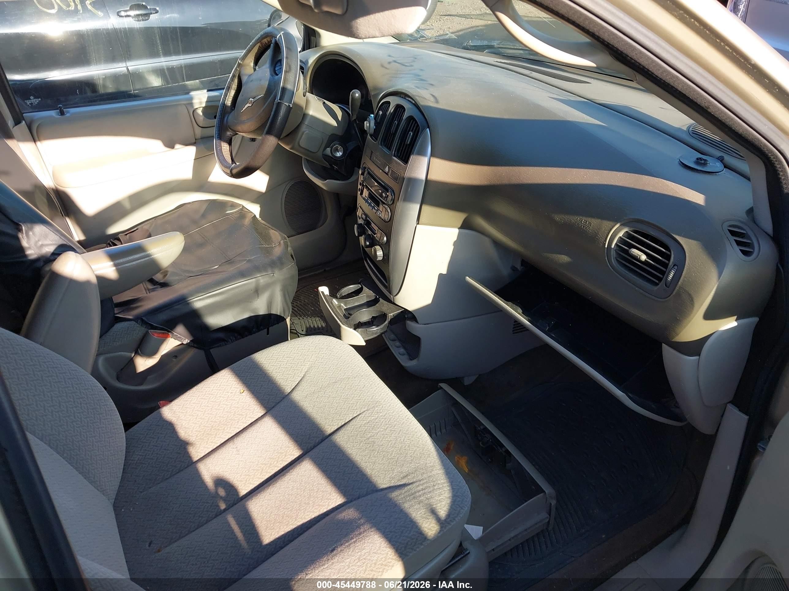 2006 Chrysler Town & Country Touring Gold vin: 2A4GP54L86R604528
