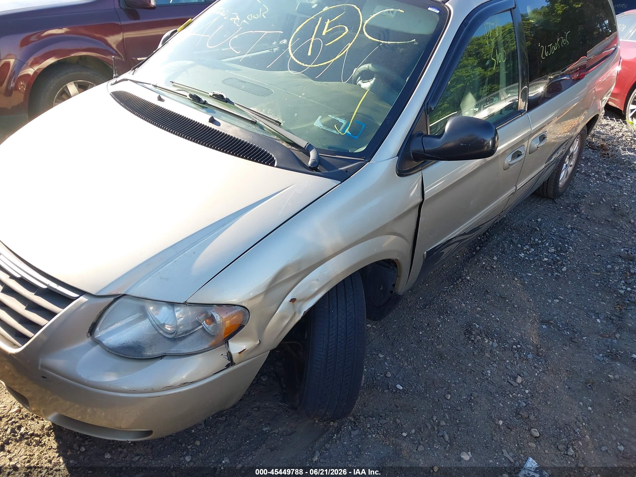 2006 Chrysler Town & Country Touring Gold vin: 2A4GP54L86R604528