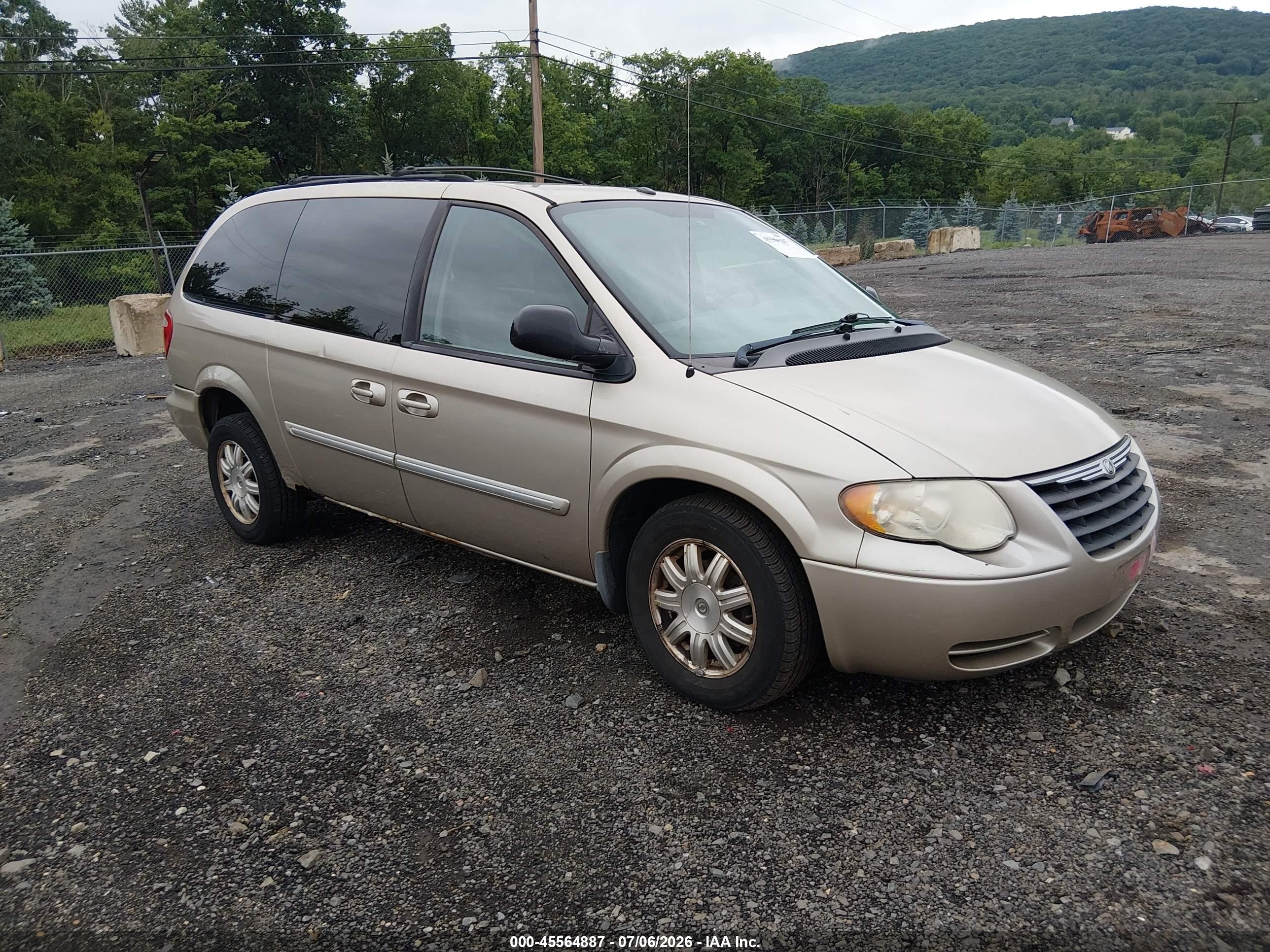 2006 Chrysler Town & Country Touring Beige vin: 2A4GP54L86R866758