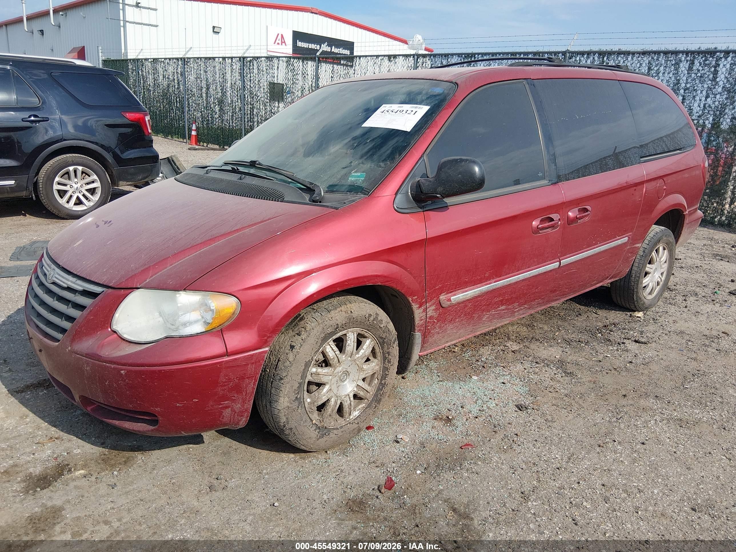2007 Chrysler Town & Country Touring Red vin: 2A4GP54L87R160665