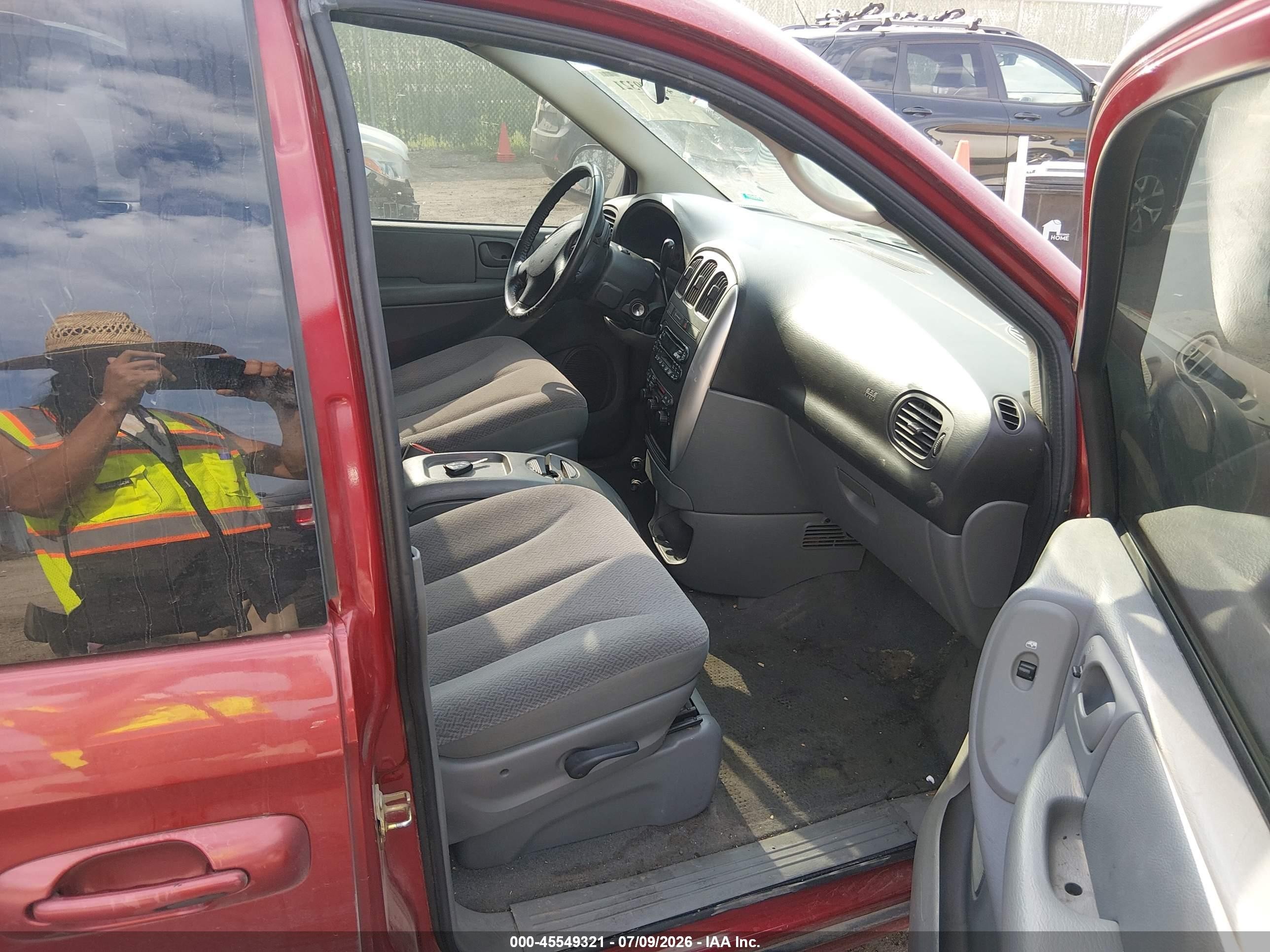 2007 Chrysler Town & Country Touring Red vin: 2A4GP54L87R160665
