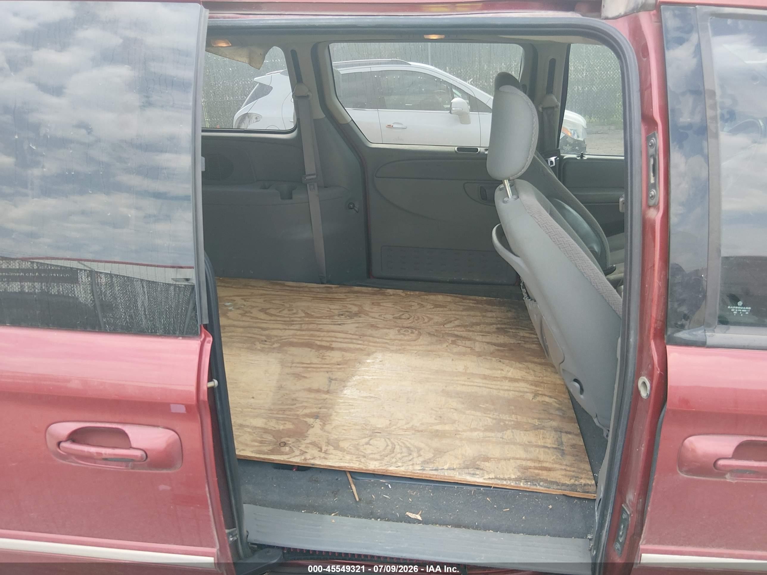 2007 Chrysler Town & Country Touring Red vin: 2A4GP54L87R160665