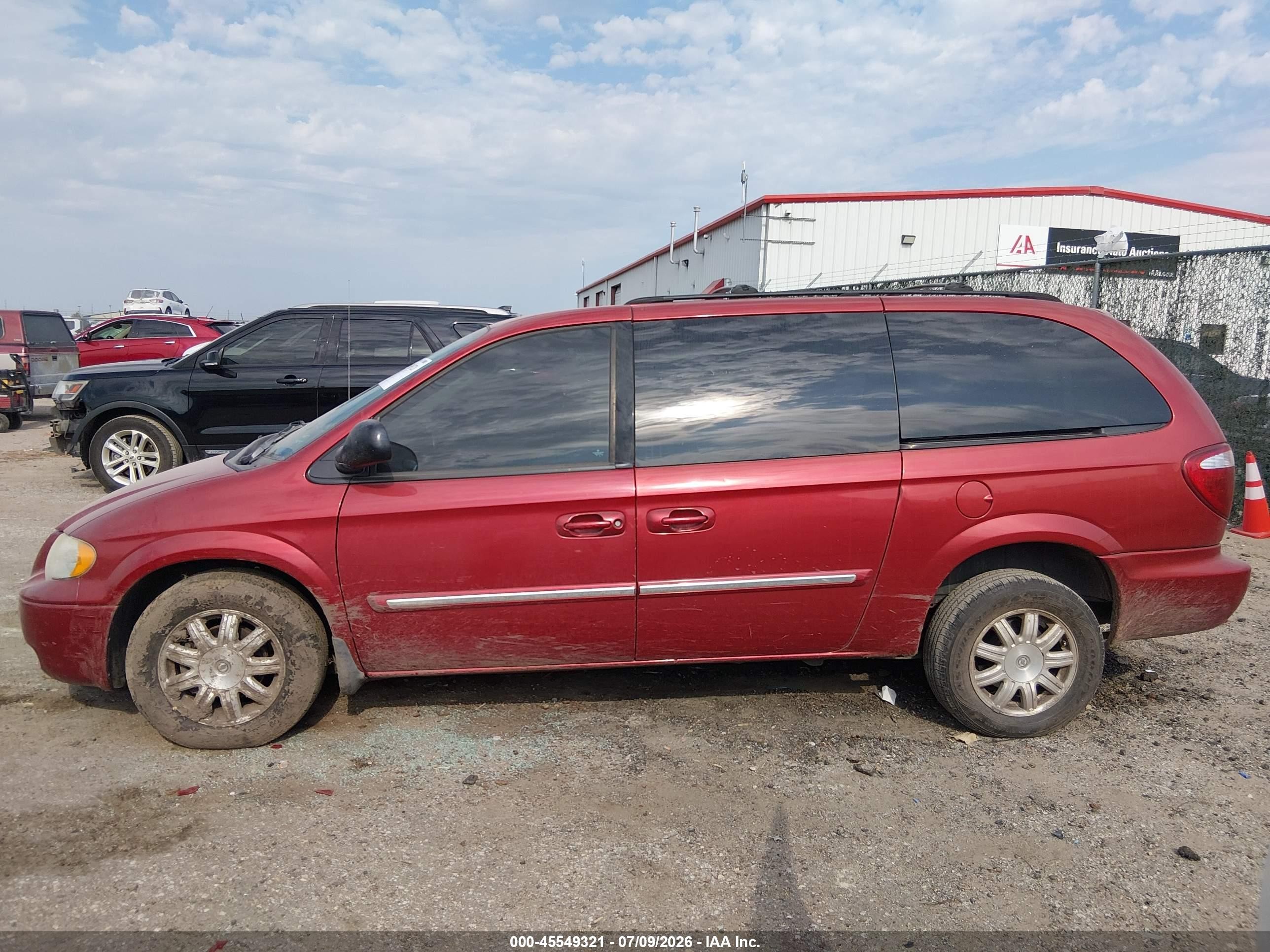 2007 Chrysler Town & Country Touring Red vin: 2A4GP54L87R160665