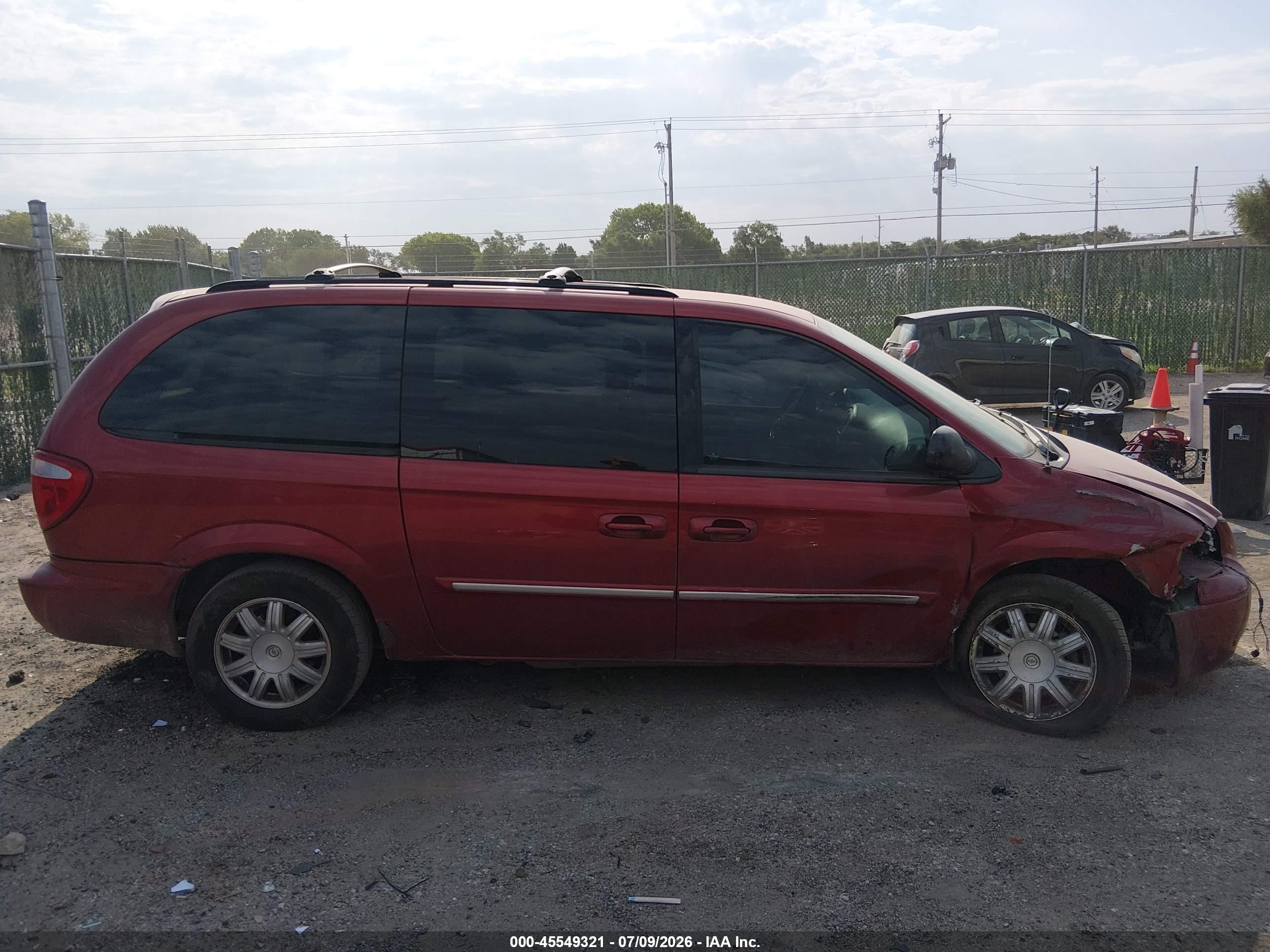 2007 Chrysler Town & Country Touring Red vin: 2A4GP54L87R160665