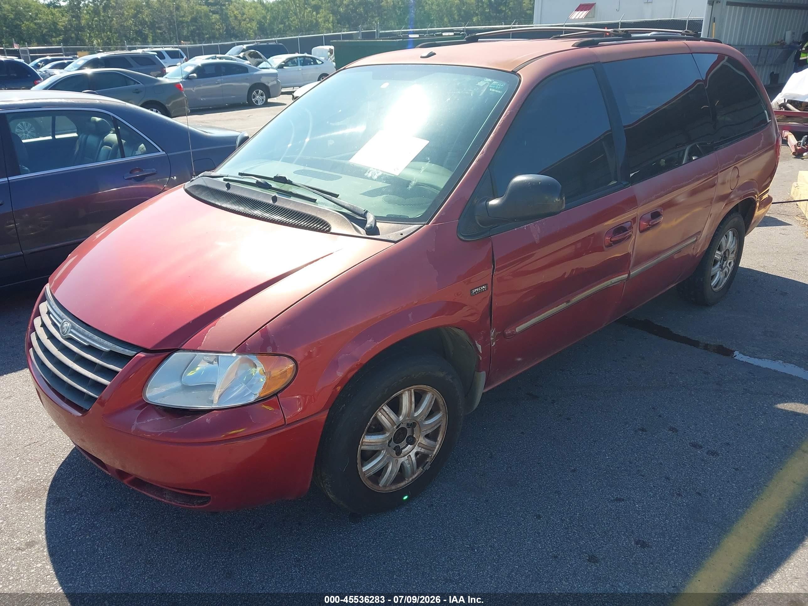 2007 Chrysler Town & Country Touring Red vin: 2A4GP54L87R274388