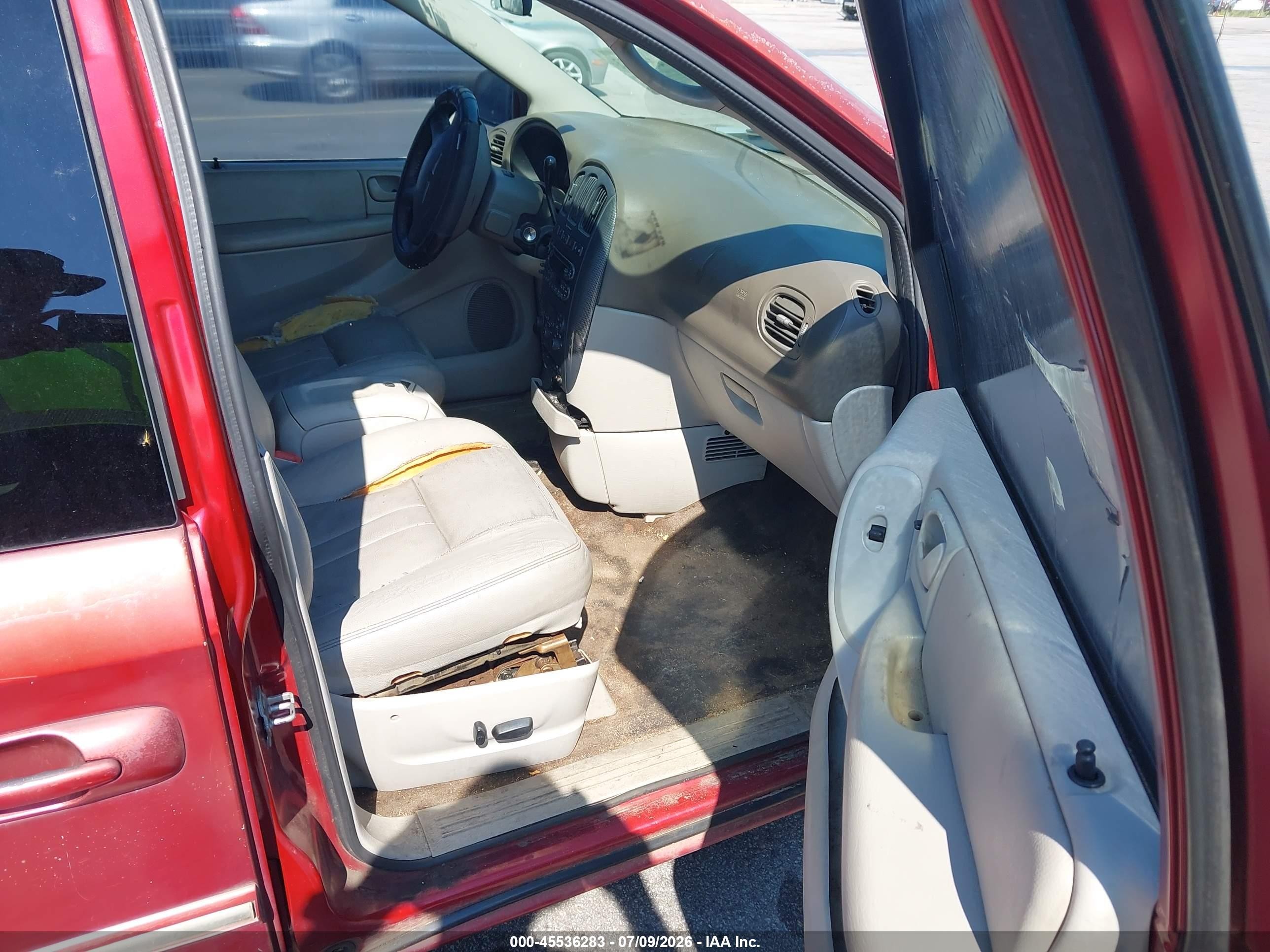 2007 Chrysler Town & Country Touring Red vin: 2A4GP54L87R274388