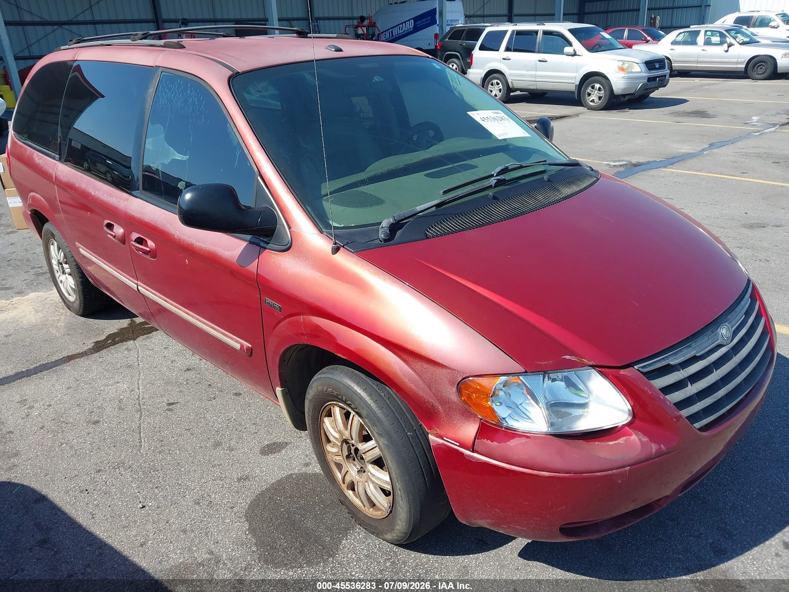 2007 Chrysler Town & Country Touring Red vin: 2A4GP54L87R274388