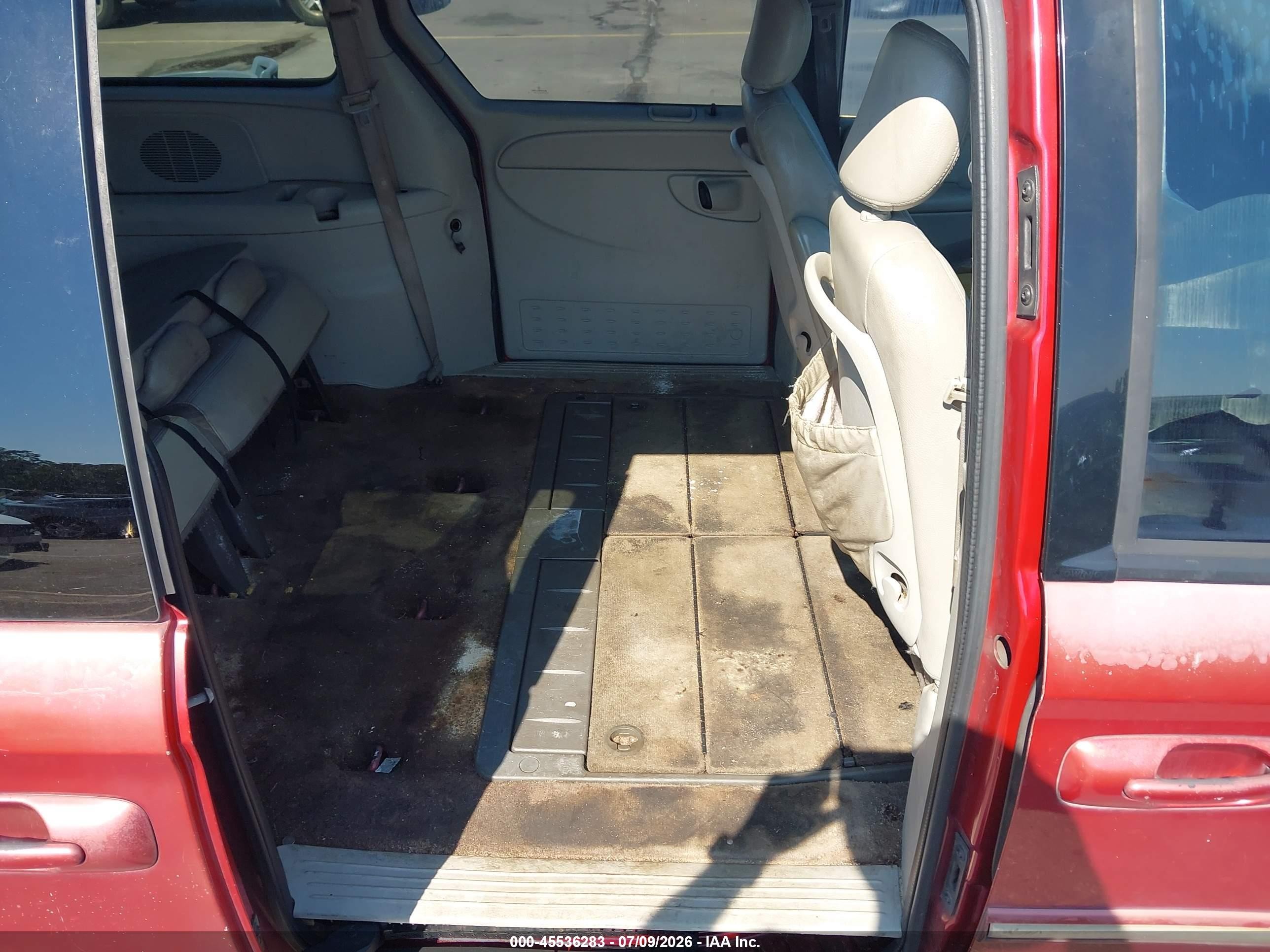 2007 Chrysler Town & Country Touring Red vin: 2A4GP54L87R274388