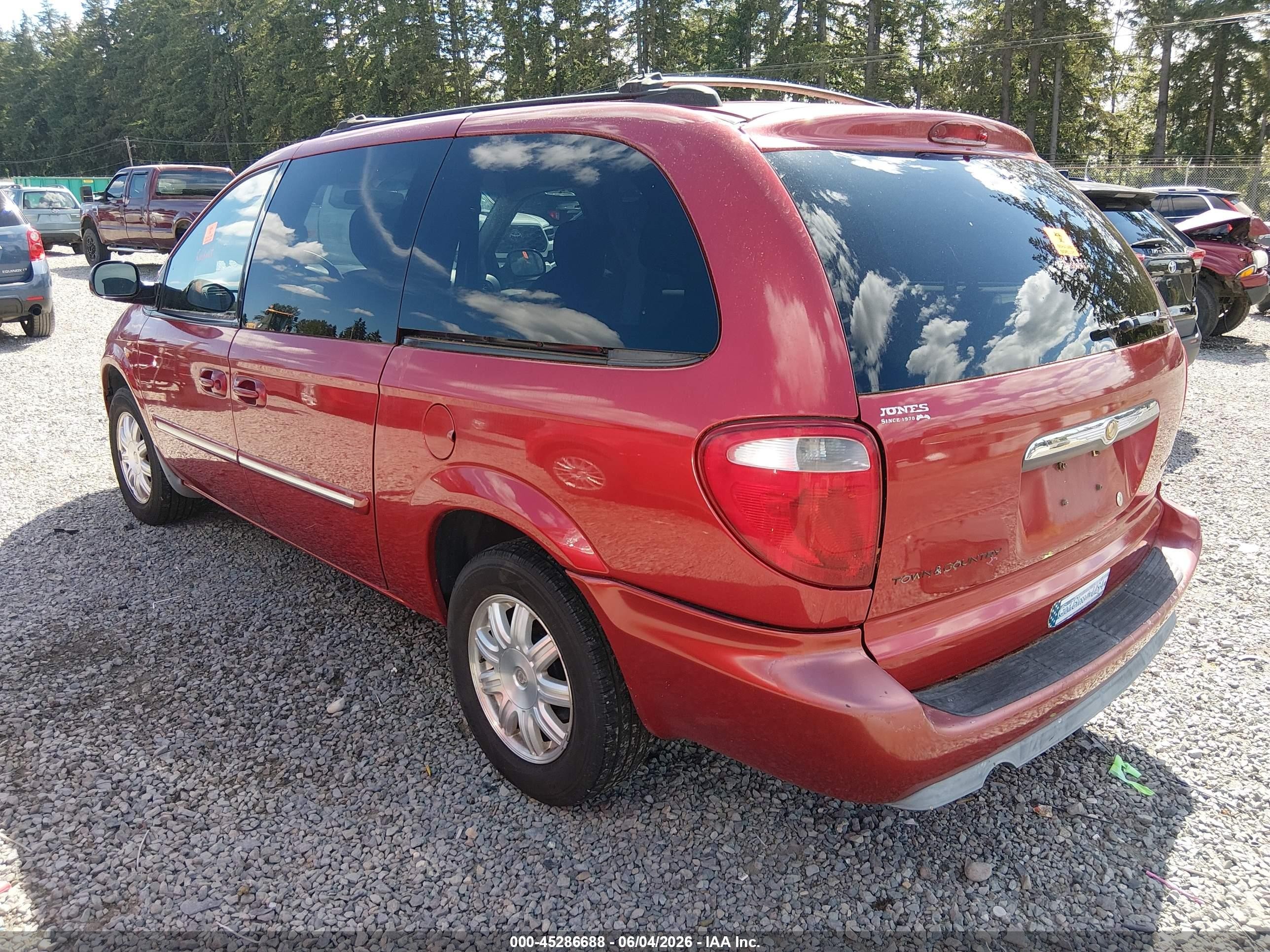 2006 Chrysler Town & Country Touring Red vin: 2A4GP54L96R609835